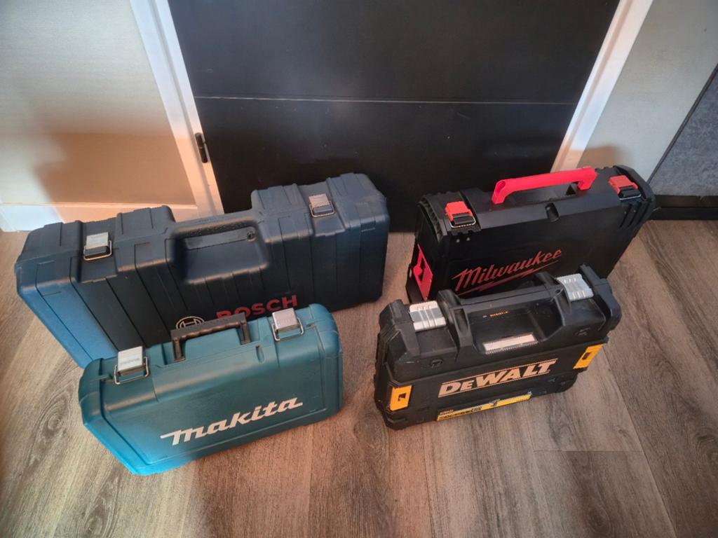 4 verschilende gereedschap koffers te koop!, Doe-het-zelf en Verbouw, Gereedschapskisten, Ophalen of Verzenden, Zo goed als nieuw