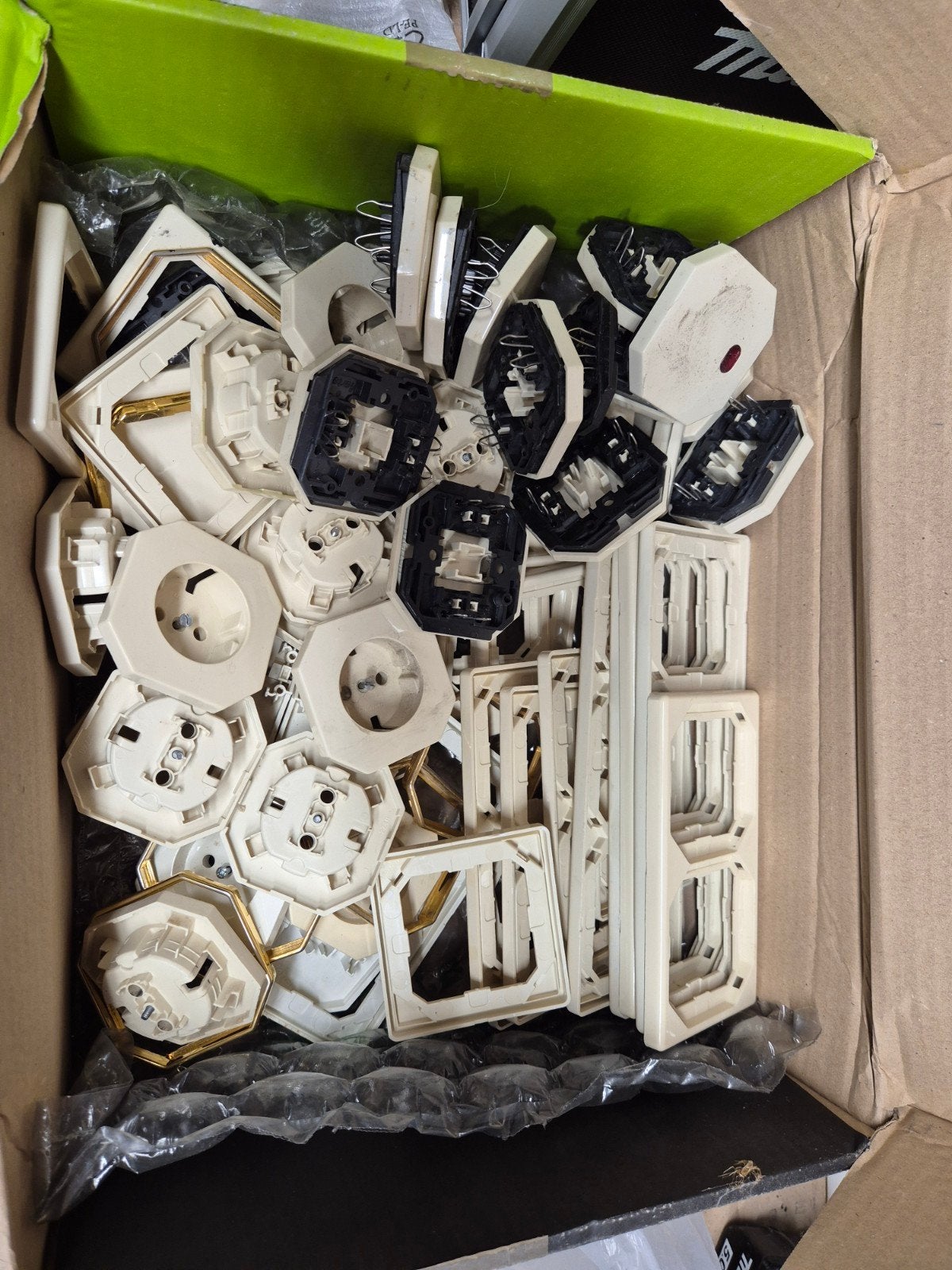 Merten schakelmateriaal - alles in 1 koop, Verzenden, Gebruikt