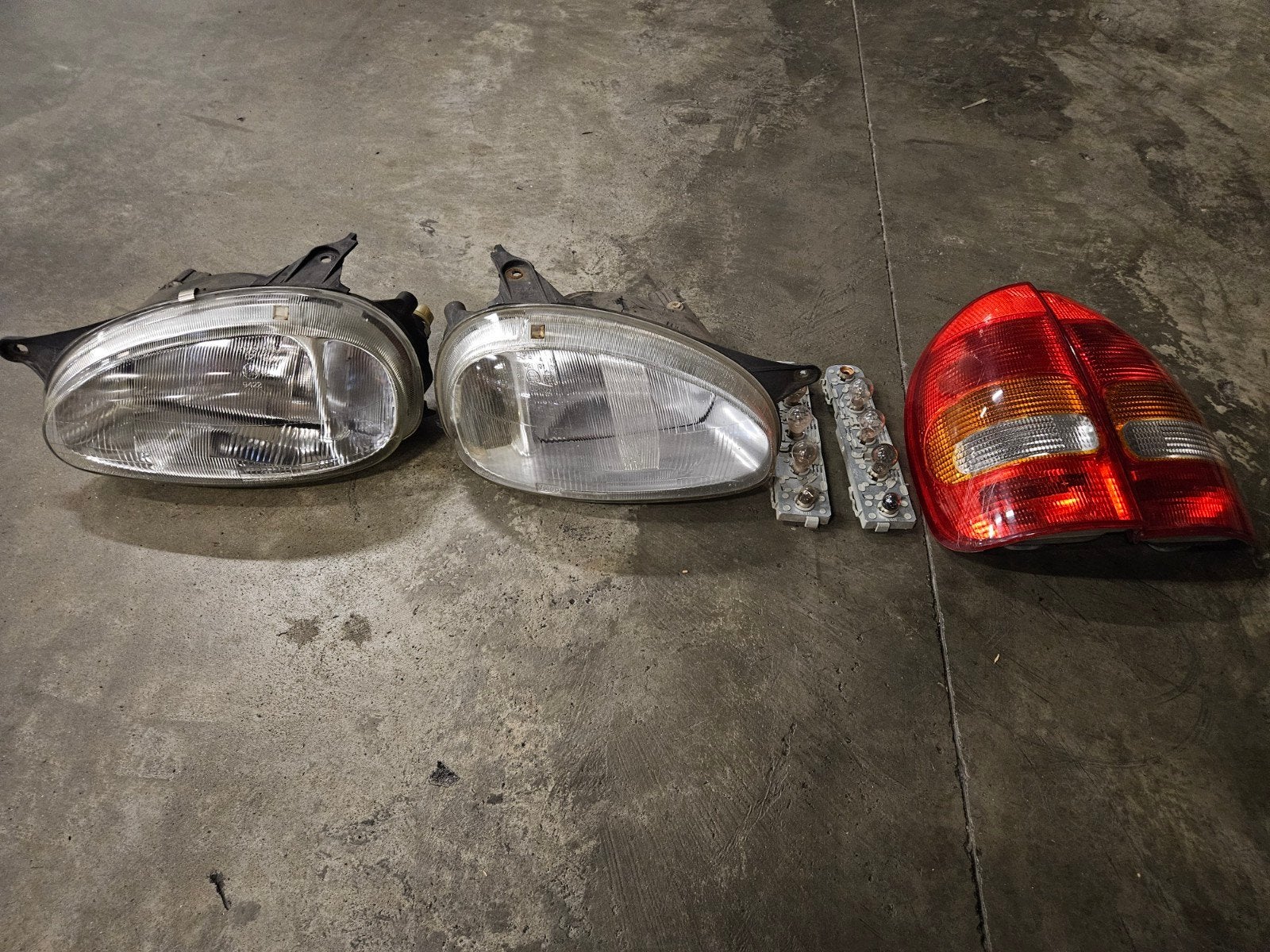 Koplampen en achterlichten Opel Corsa B 1999, Ophalen of Verzenden, Gebruikt, Opel