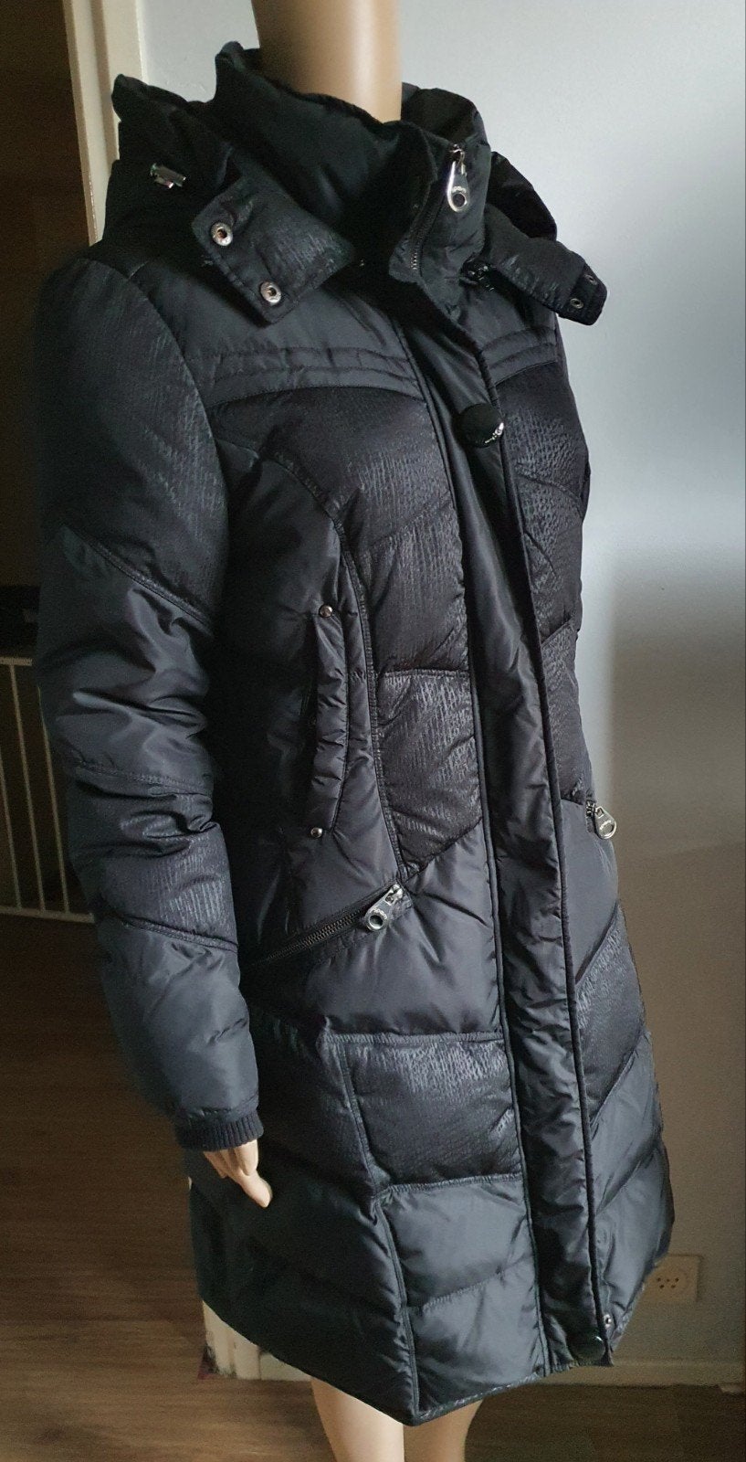 Spoom Mooie Lange Winterjas Zwart Maat S met Dons ZGAN, Kleding | Dames, Zwart, Spoom, Ophalen of Verzenden, Zo goed als nieuw