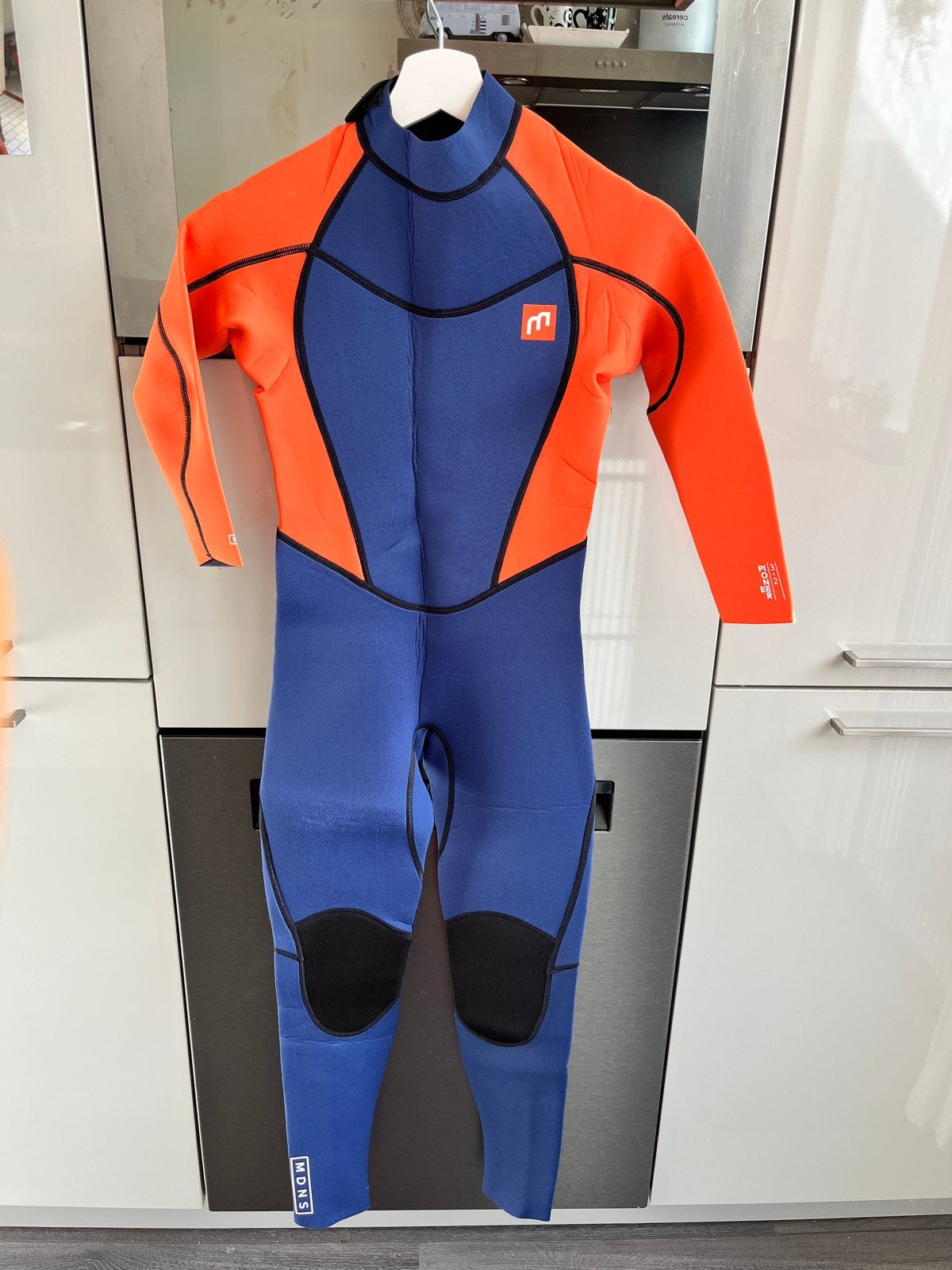 MDNS Wetsuit voor Kinderen - Oranje/Blauw (Maat 12Y), Watersport en Boten, Ophalen of Verzenden, Nieuw, Kind, Wetsuit