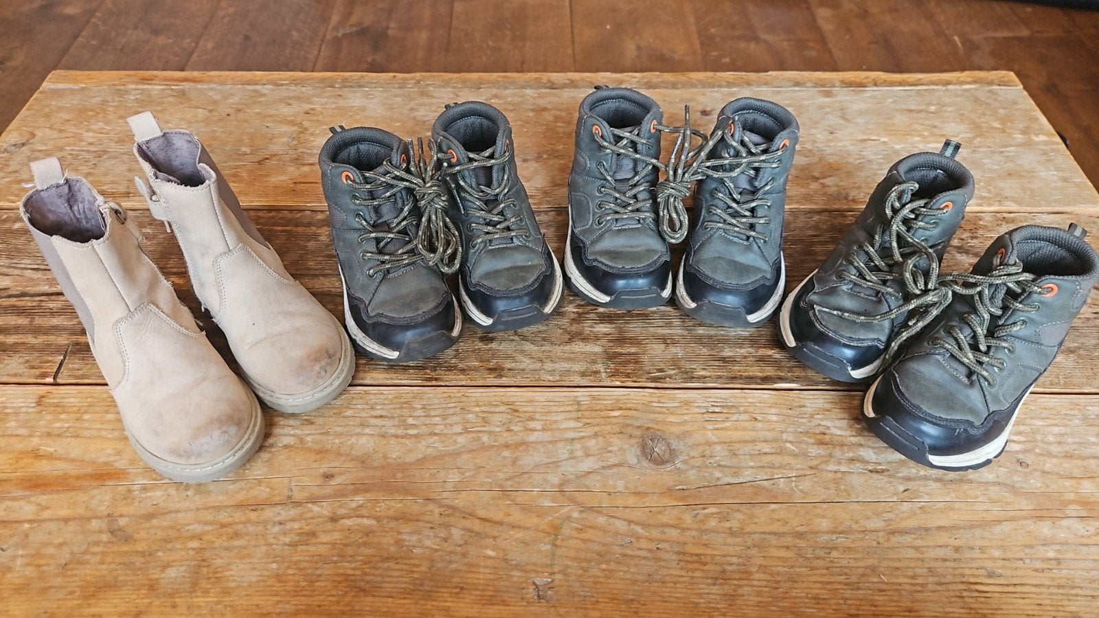 Schoenen maat 25 (bergschoenen maat 25/26) en laarsjes, Ophalen of Verzenden, Gebruikt, Jongen of Meisje, Schoenen