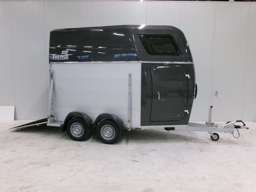 Nieuwe Atec Thensa ruime 1,5 paards trailer. Zeer comleet, Dieren en Toebehoren, Ophalen, Webshop@voskamphall.nl, Voskamp Hall