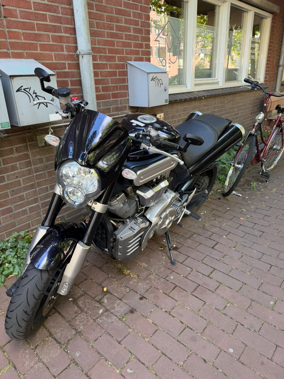 Rizoma spiegels,slot  en koffers met drager, 2 cilinders, 1670 cc, Motorrijbewijs A, Gebruikt