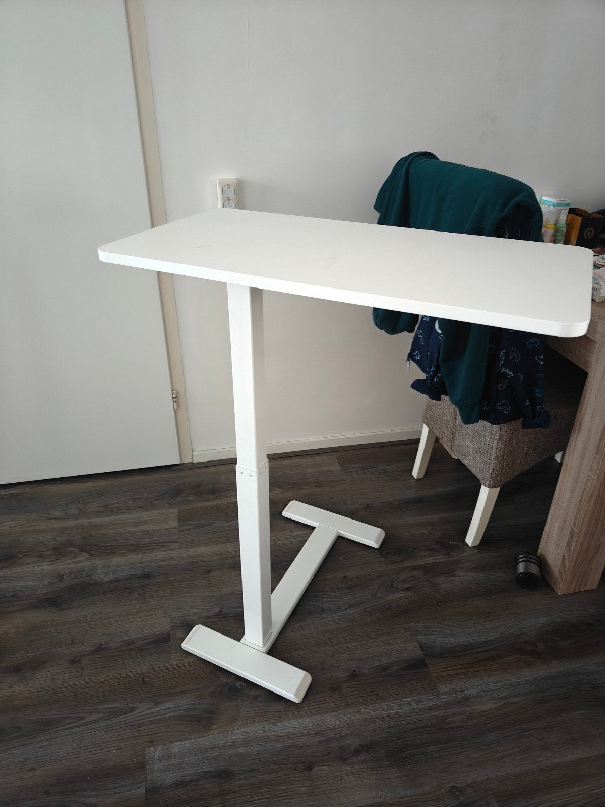 In hoogte verstelbaar bureau zsm weg, Ophalen