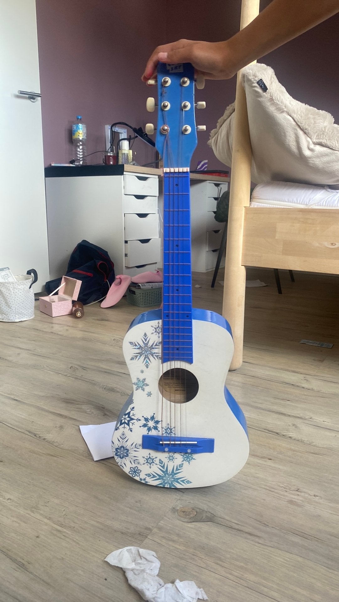 Elsa gitaar (paar strings kapot), Ophalen, Zo goed als nieuw, Klassieke of Spaanse gitaar