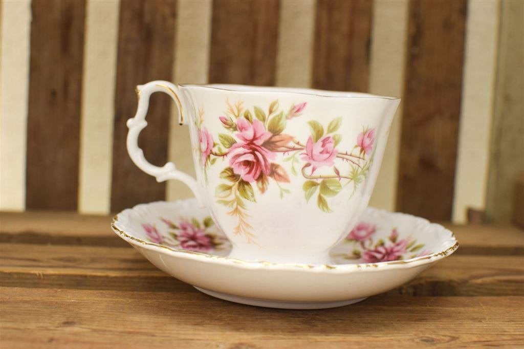 Royal Albert porseleinen kop en schotel 45348, Huis en Inrichting, Keuken | Servies, Gebruikt, Ophalen of Verzenden, Bord(en)