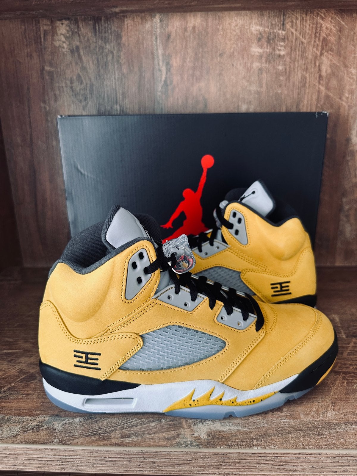 Nike Air Jordan 5 Retro Tokyo - Geel/Zwart, Ophalen of Verzenden, Nieuw, Overige kleuren, Sneakers of Gympen