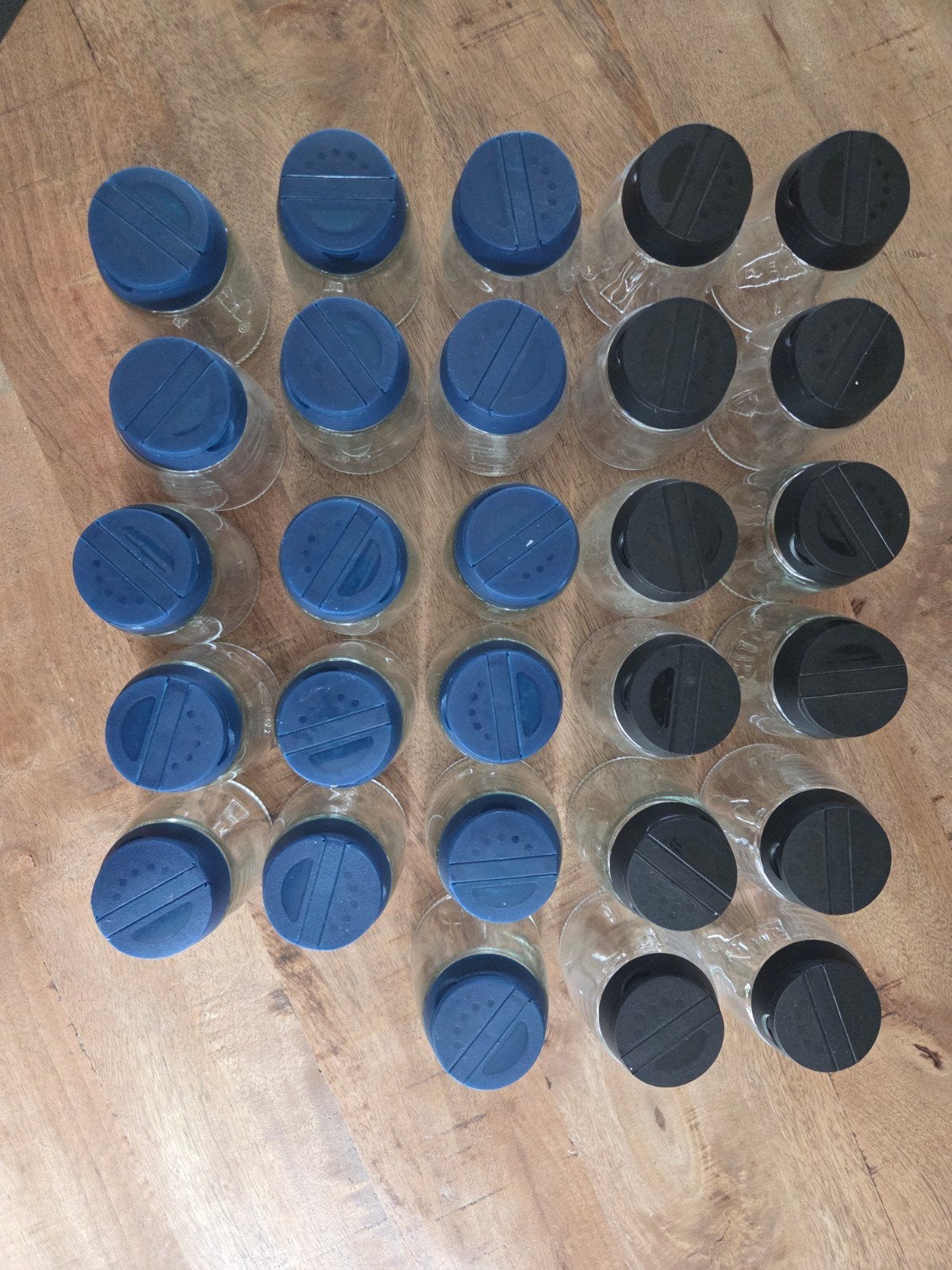 IKEA kruidenpotjes met blauwe en zwarte deksels, IKEA, Ophalen of Verzenden, Meerkleurig, Glas
