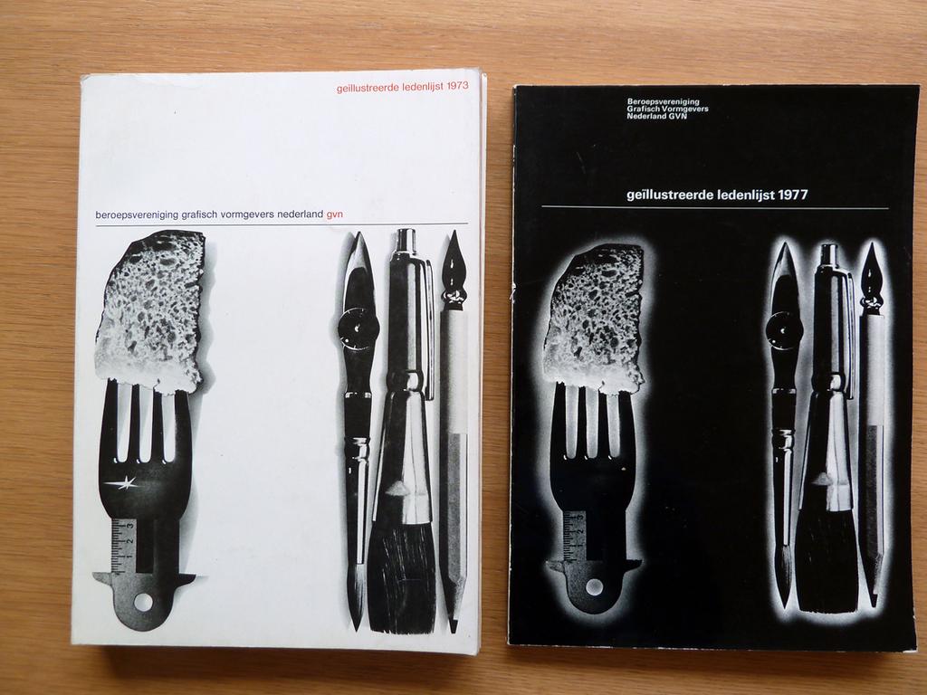 2 Geillustreerde ledenlijsten Grafisch Vormgevers jaren ‘70, Ophalen of Verzenden, Gelezen