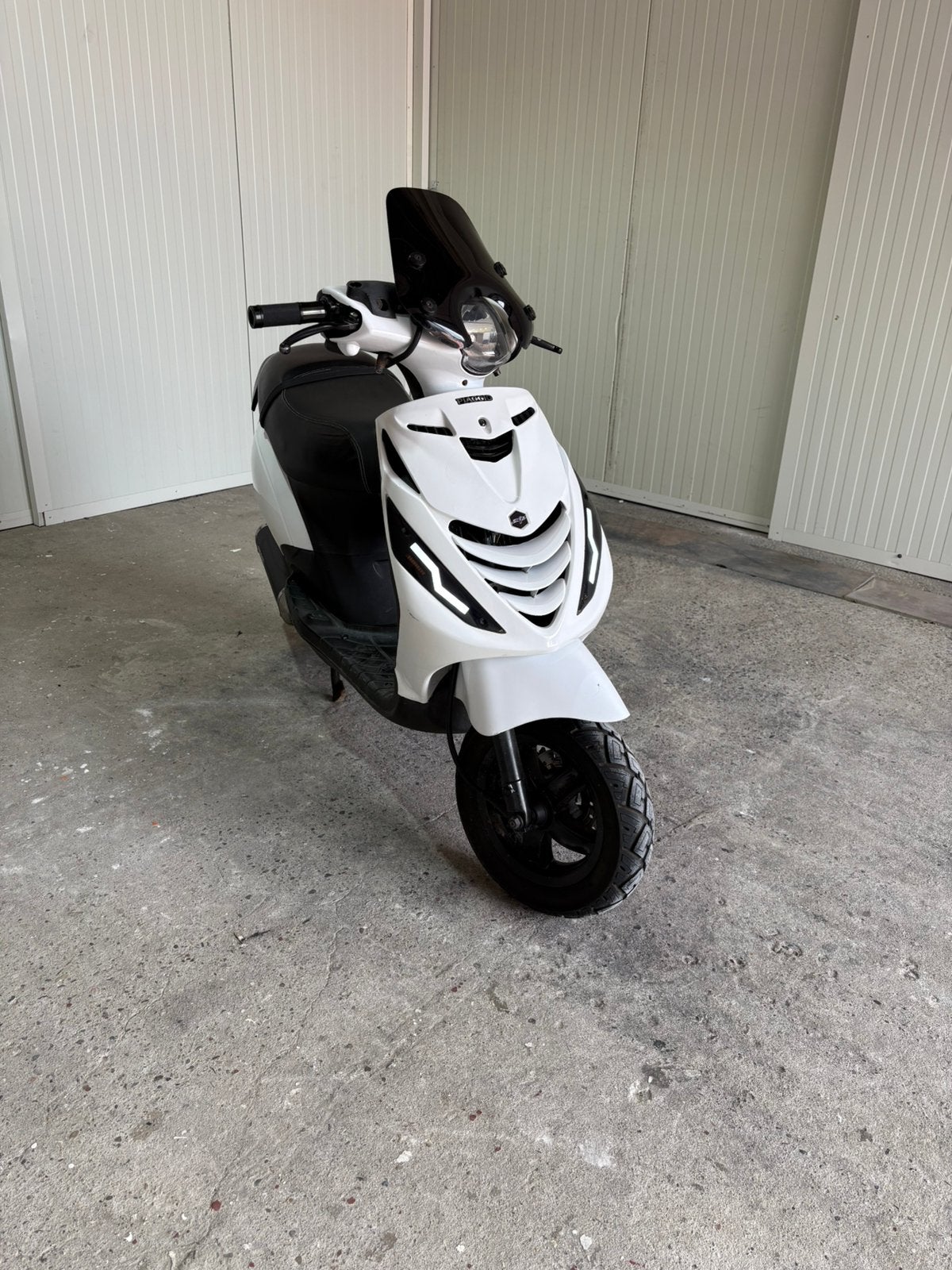 Piaggio zip 4 takt 50 cc, Fietsen en Brommers, Scooters | Piaggio, Ophalen, Zip, Zo goed als nieuw, Benzine