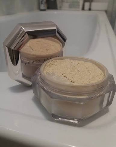 Powder fenty beauty shadow butter, Ophalen of Verzenden, Nieuw, Gehele gezicht, Make-up