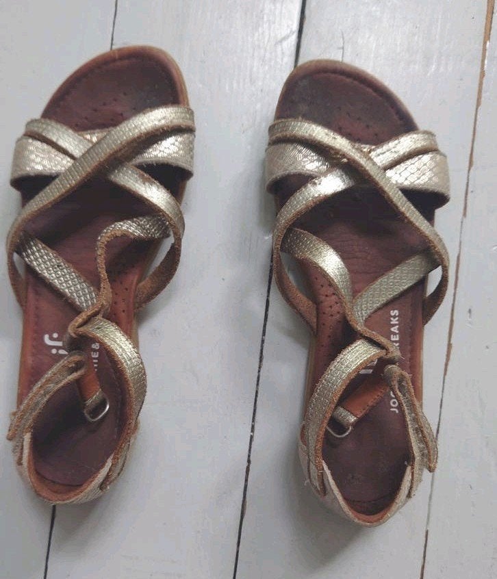 Leuke gouden sandaaltjes mt 33 Jochie & Freaks, Ophalen of Verzenden, Gebruikt, Meisje, Overige typen