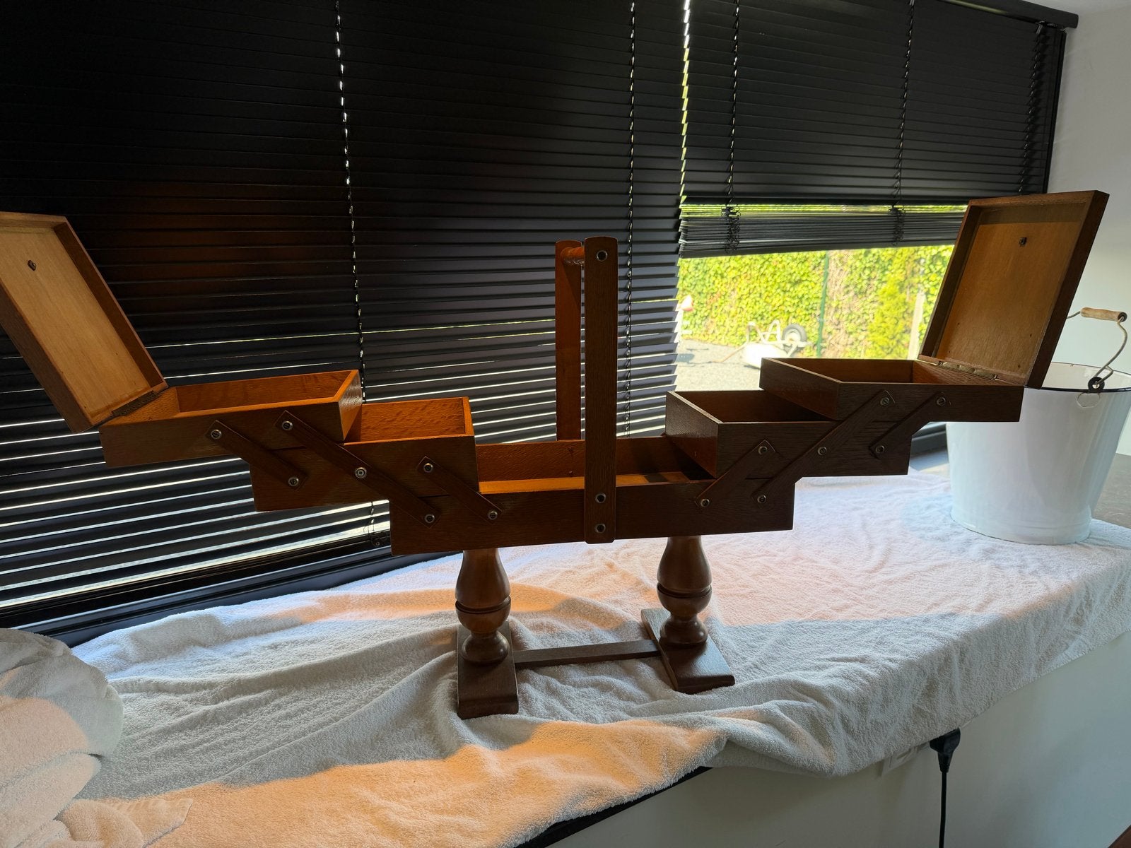 Vintage houten naaimand op standaard, Ophalen, Gebruikt, Overige typen