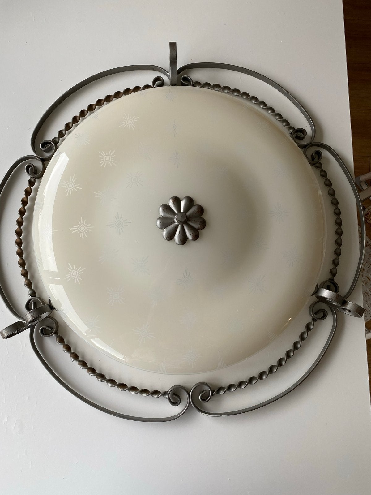 Vintage Plafondlamp met Melkglas en Smeedijzeren Frame, Overige merken, Gebruikt, E27 (groot), Zilver