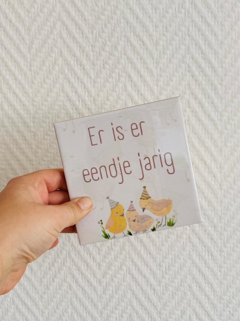 Tegeltje “er is er eendje jarig”, Huis en Inrichting, Woonaccessoires | Overige, Nieuw, Ophalen of Verzenden, Modern, Wit