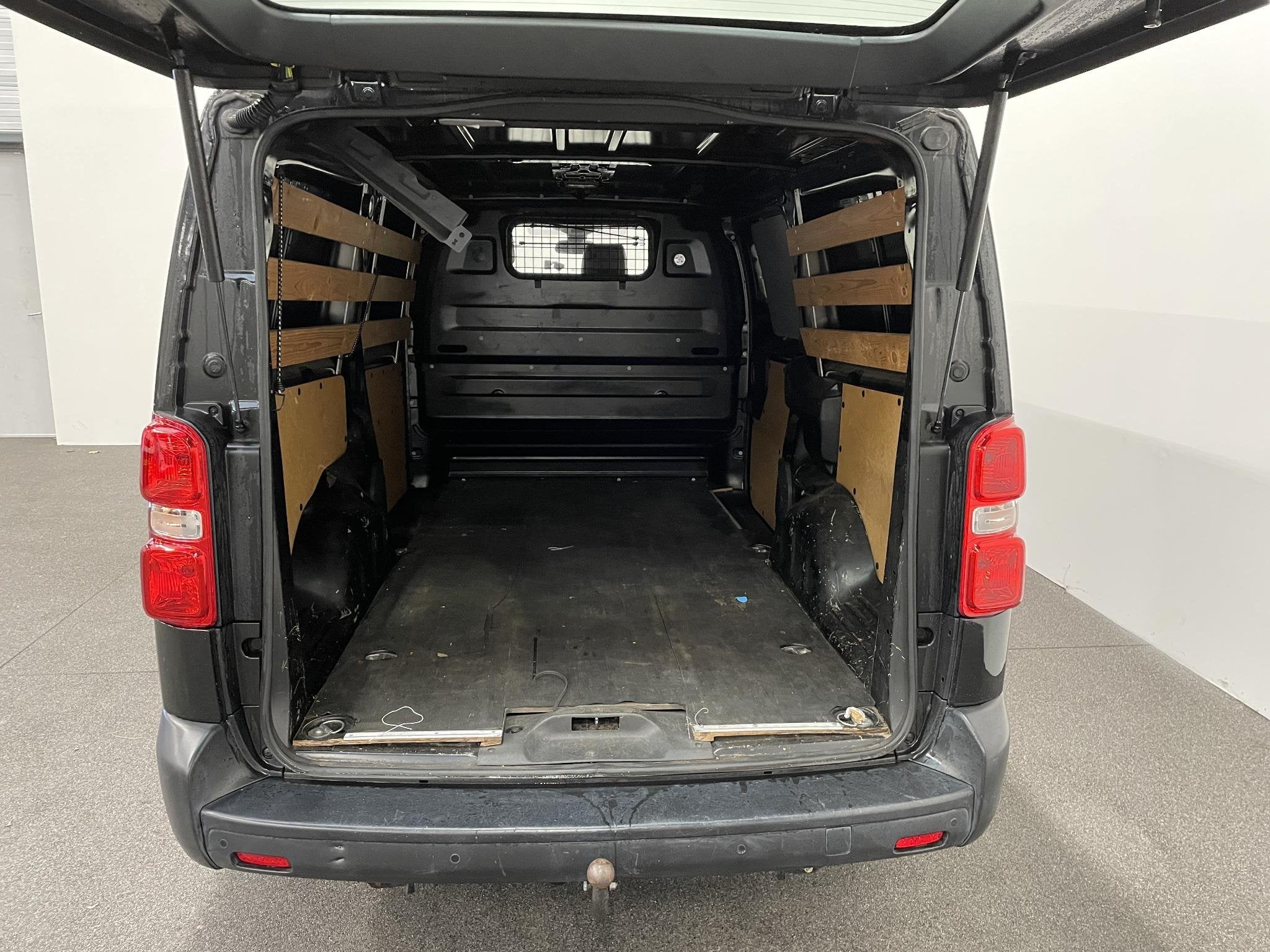 Peugeot Expert 231L 2.0 BlueHDI 120 Premium HANDEL/EXPORT Ai, Voorwielaandrijving, Stof, Gebruikt, 4 cilinders