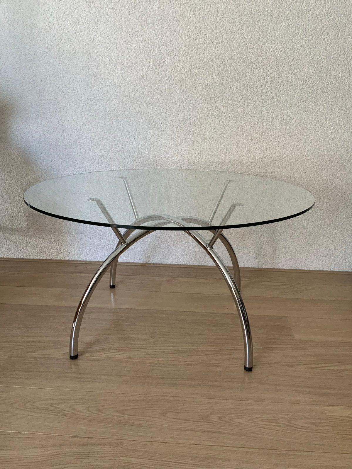 Salontafel met chromen onderstel en glazen blad, Huis en Inrichting, Ophalen, Gebruikt, Rond, 50 tot 100 cm