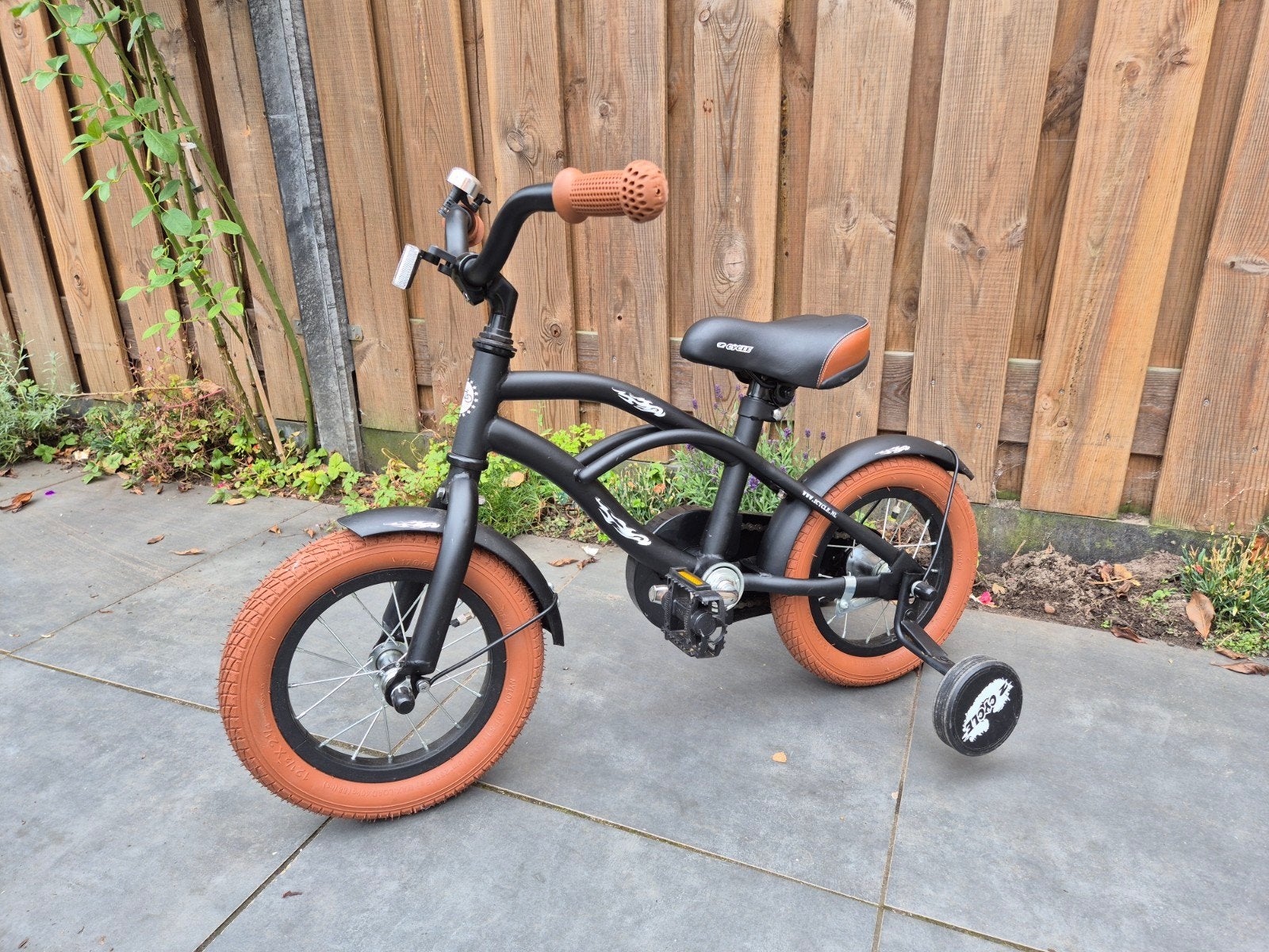 Stoere kinderfiets met zijwieltjes - Zwart/Bruin 10 inch, Ophalen, Terugtraprem, Zijwieltjes, Gebruikt