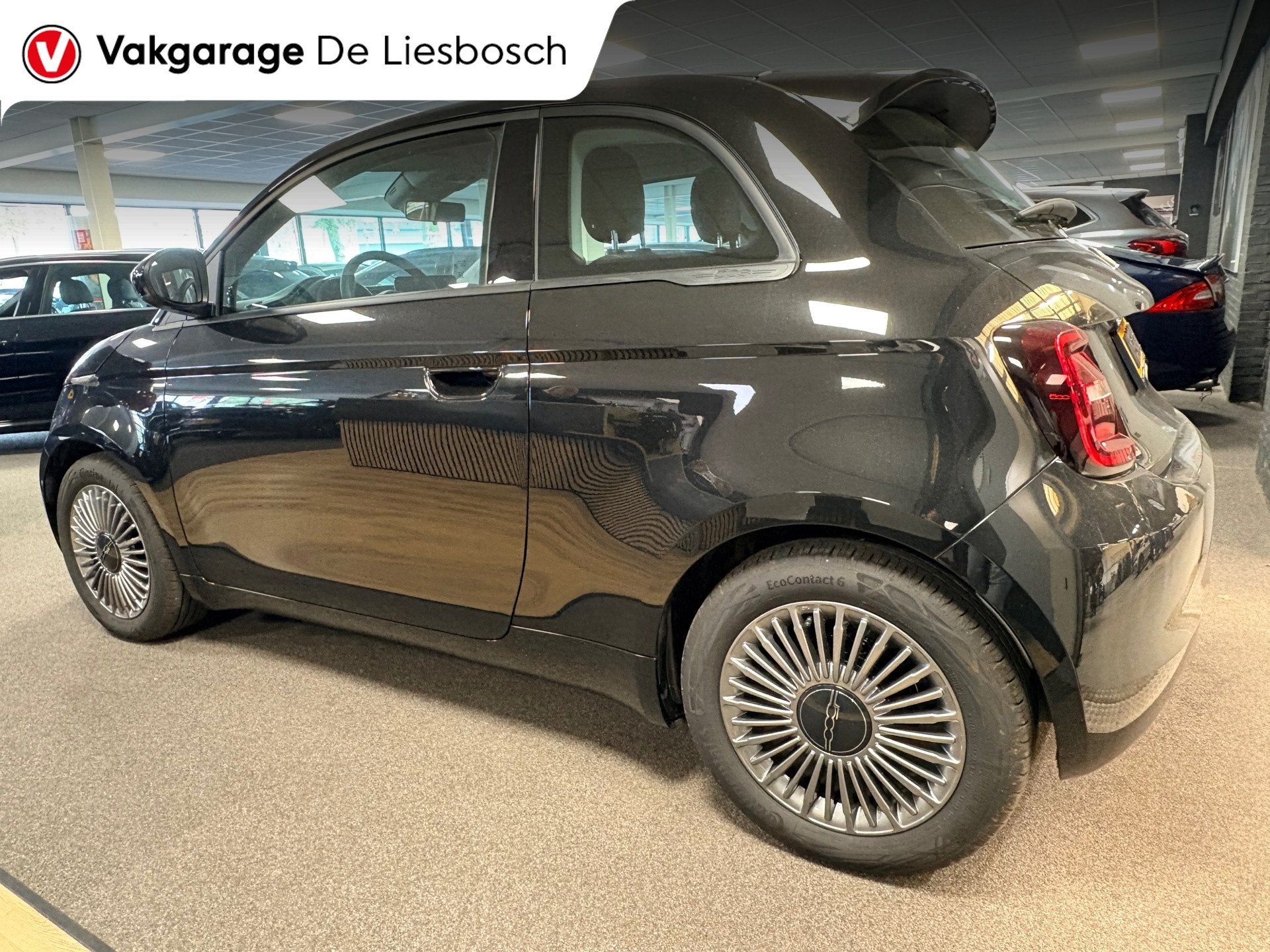 Fiat 500 E 42 kWh / airco / carplay, Auto's, Stof, Gebruikt, 4 stoelen, Zwart