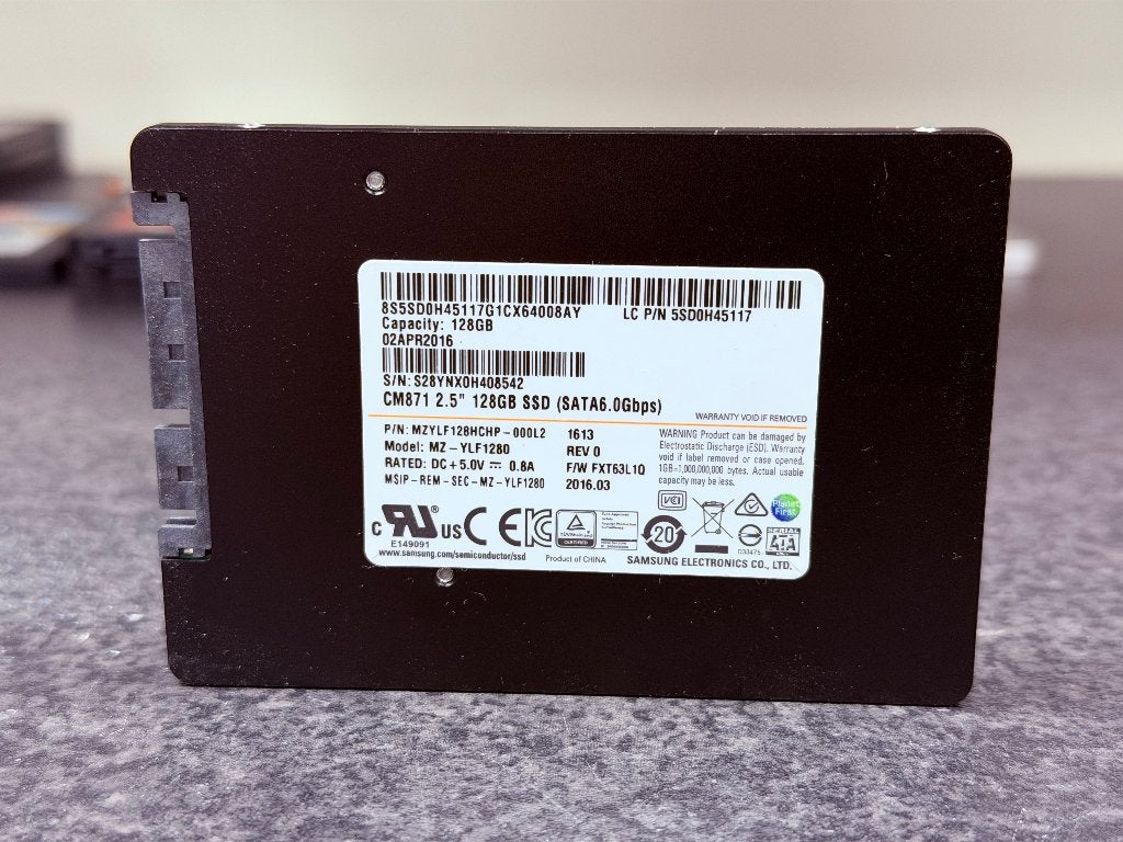Samsung CM871 SSD - 128GB - 2.5" SATA SSD - 1 beschikbaar, Computers en Software, Harde schijven, Gebruikt, Ophalen of Verzenden