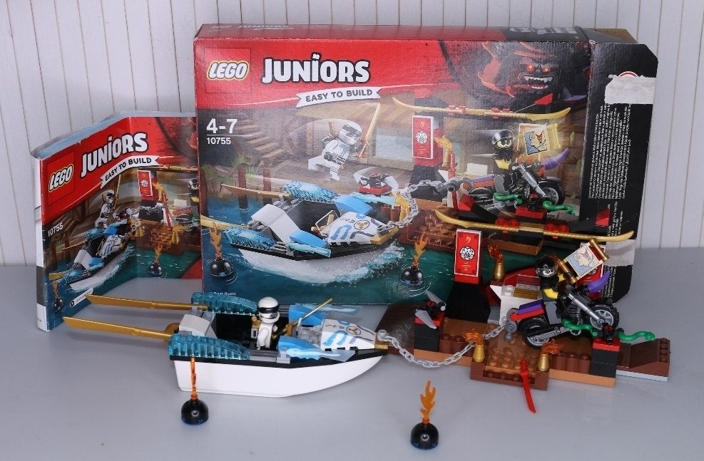 Lego Juniors ninjago zane's ninjabootachtervolging 10755