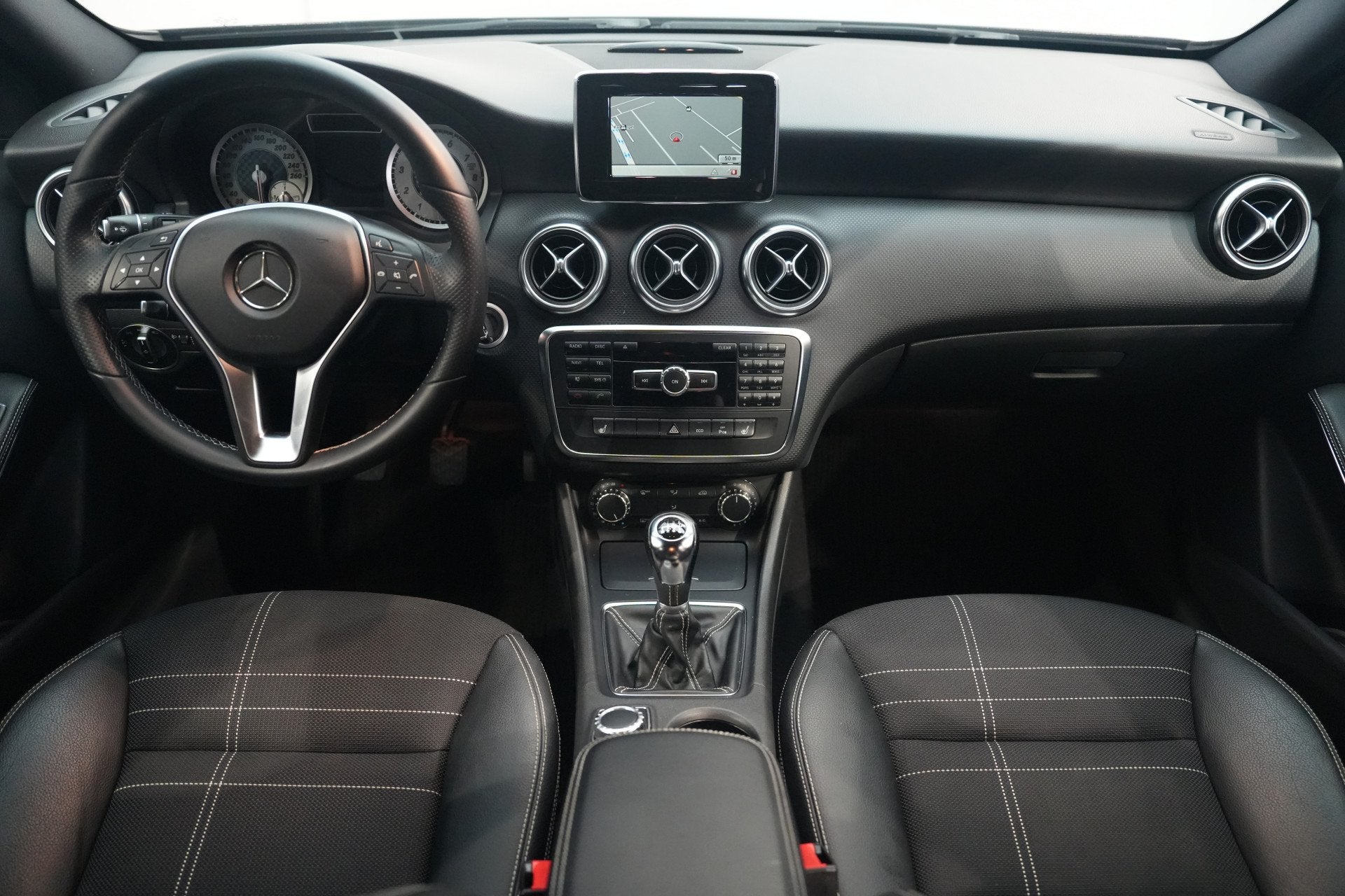 Mercedes-Benz A-Klasse 180 Urban Sport  NAVI  CRUISE, Auto's, Voorwielaandrijving, Gebruikt, 4 cilinders, Handgeschakeld