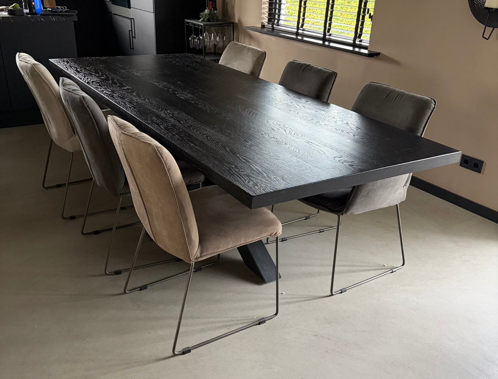 Mooie eettafel met metalen onderstel. 6 stoelen, Ophalen, Gebruikt, 200 cm of meer, 50 tot 100 cm
