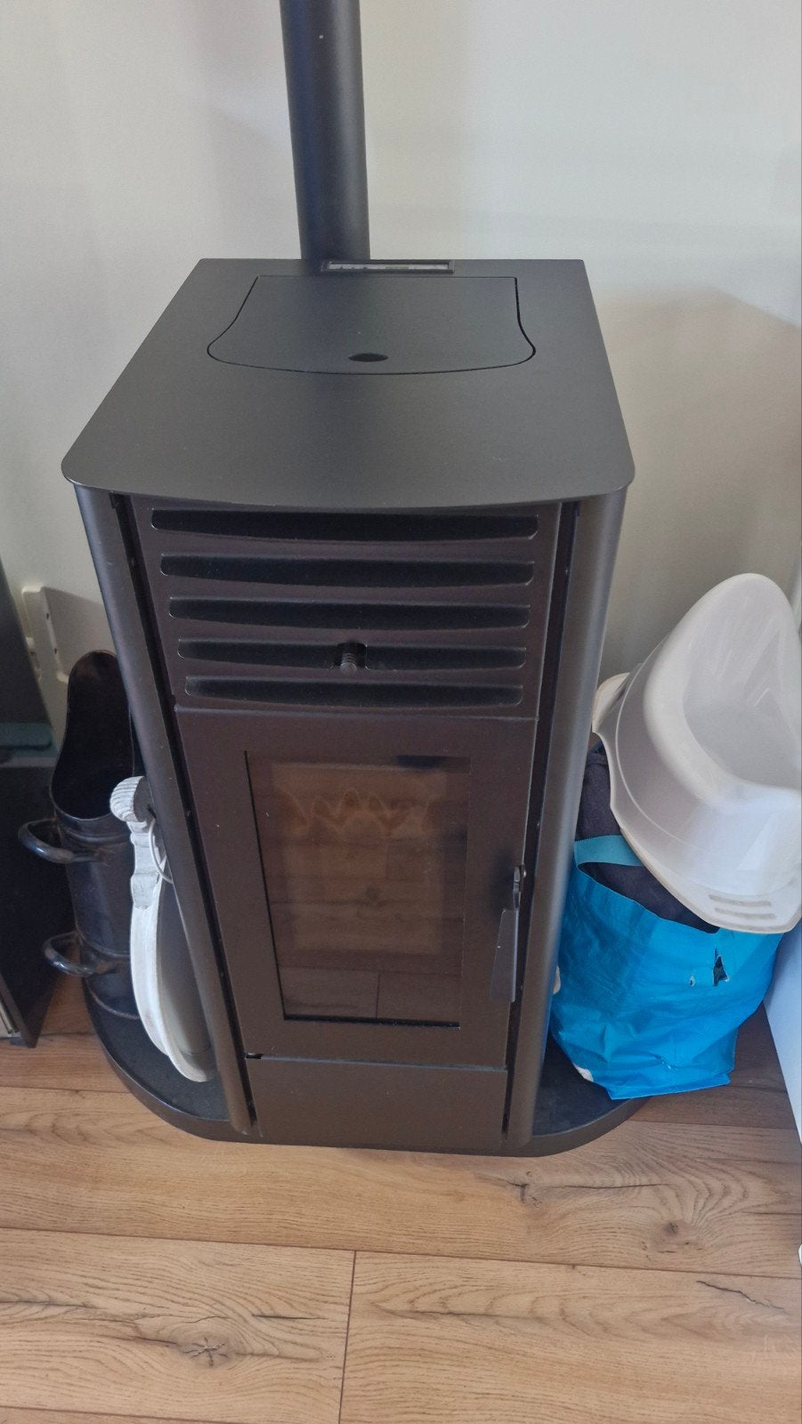 Montraux 8 Pelletkachel - Zwart, 8.4 kW, 92% rendement, Ophalen, Gebruikt, Overige brandstoffen, Pelletkachel