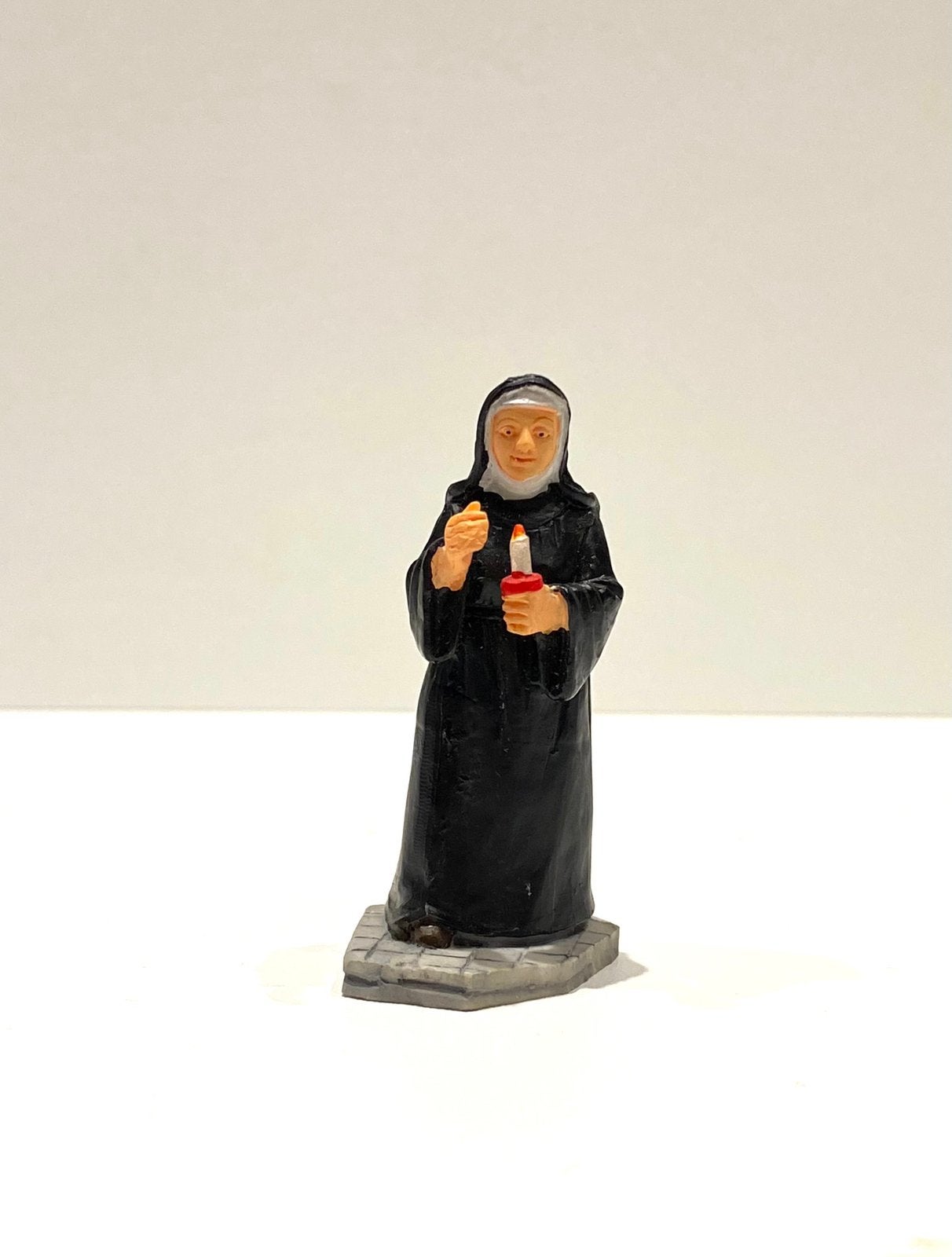 Lemax Nun (12471A), Verzenden