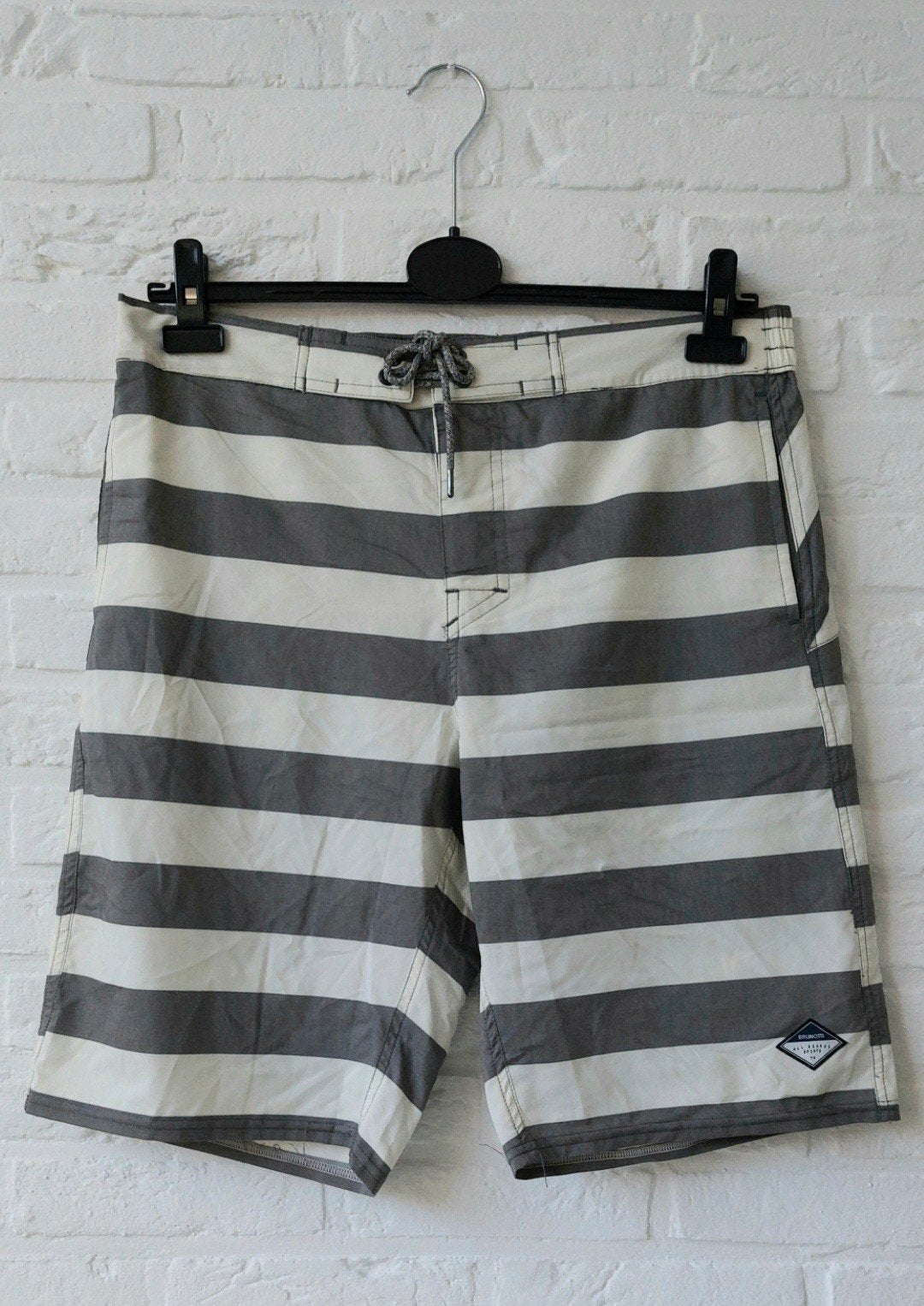 Brunotti Shorts/Zwembroeken
Maat: L Van €64,99 voor €24,99, Kleding | Heren, Badmode en Zwemkleding, Maat 52/54 (L), Overige kleuren
