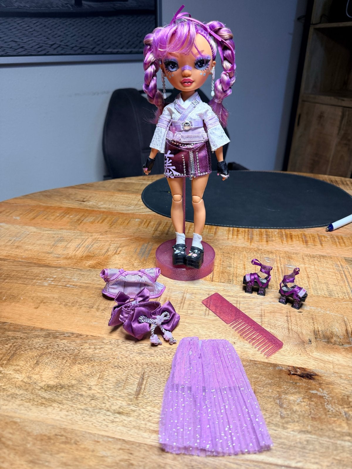 Rainbow High Violet Willow pop met accessoires, Kinderen en Baby's, Speelgoed | Poppen, Ophalen, Zo goed als nieuw, Overige typen