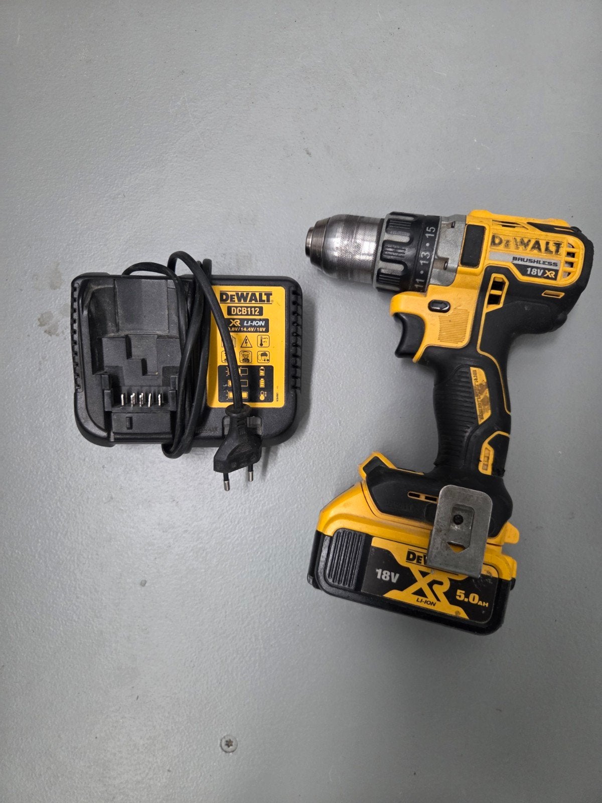 Foto 2 van Dewalt schroef/boormachine DCD791 .