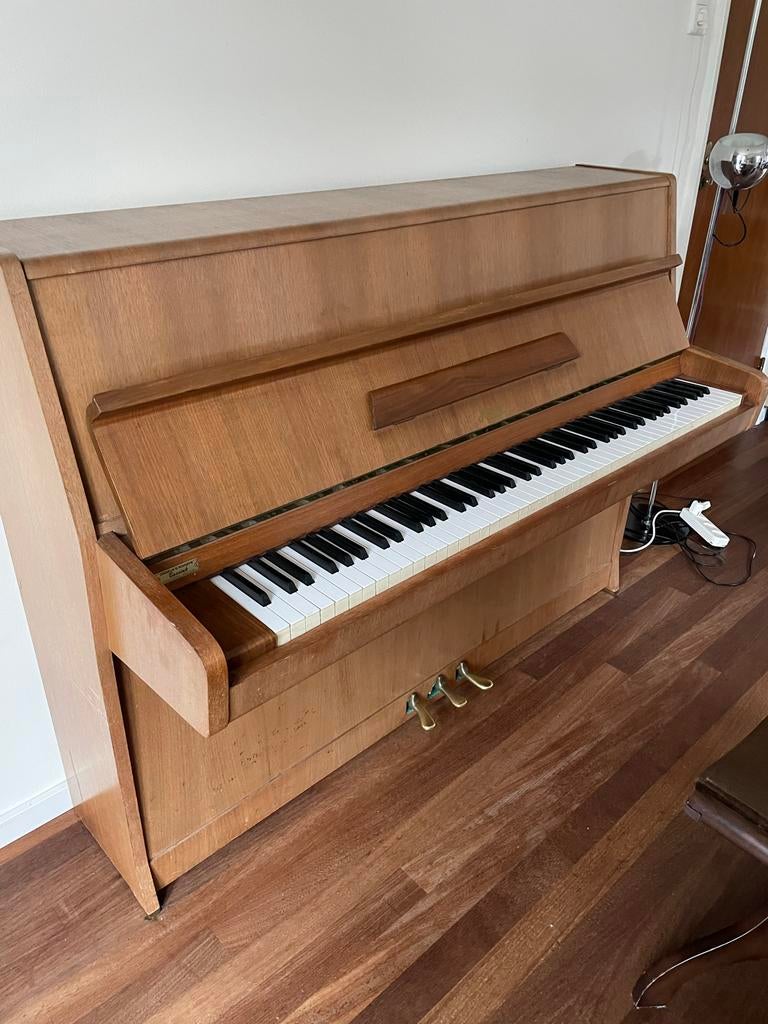Rösler studie piano - Goed onderhouden en gestemd, Muziek en Instrumenten, Piano's, Ophalen, Gebruikt, Bruin, Piano