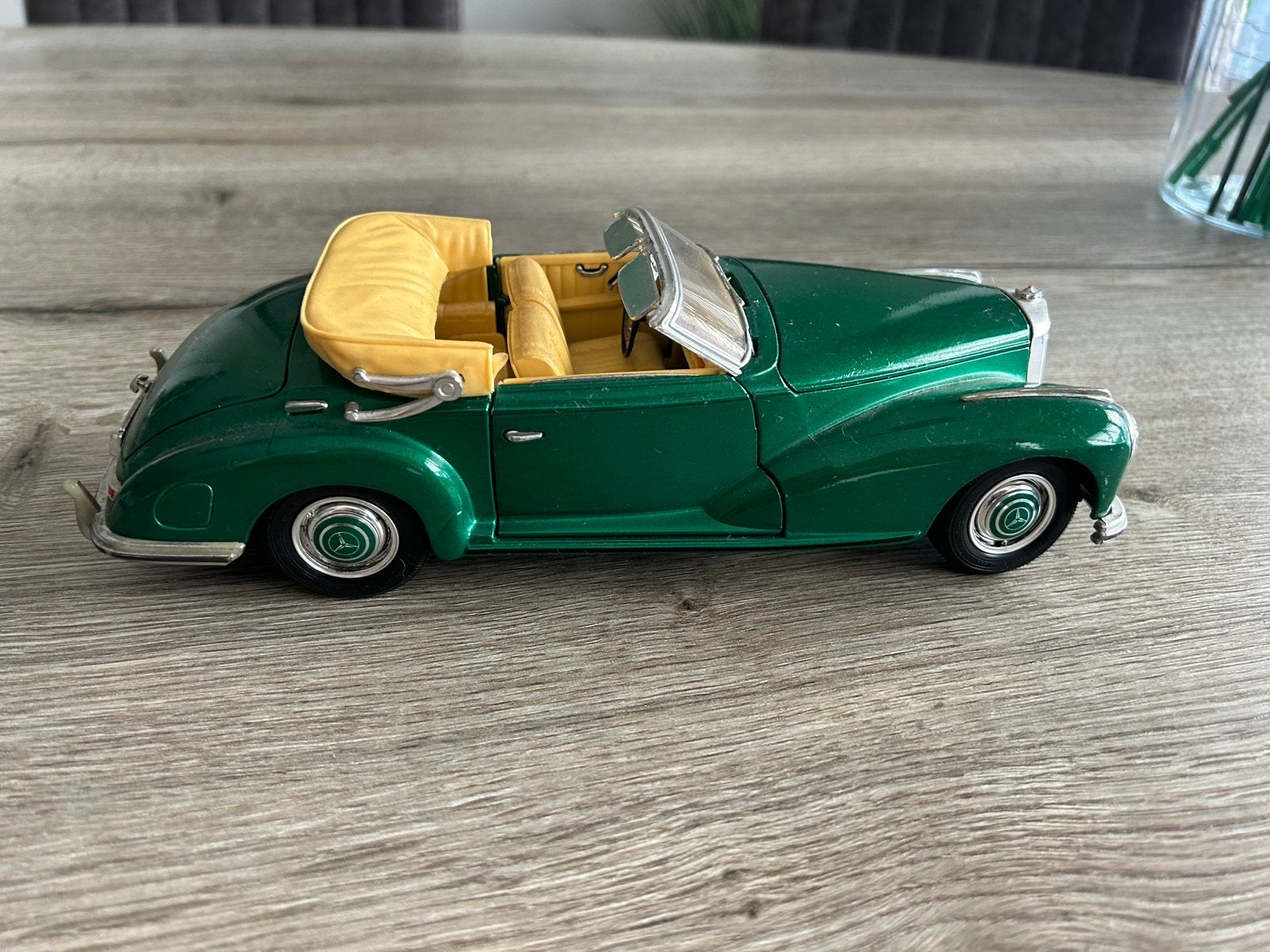 Modelauto’s mercedes 3 stuks 1:18 en 1 stuk 1:24, Hobby en Vrije tijd, Modelauto's | 1:18, Ophalen, Gebruikt, Auto, Maisto