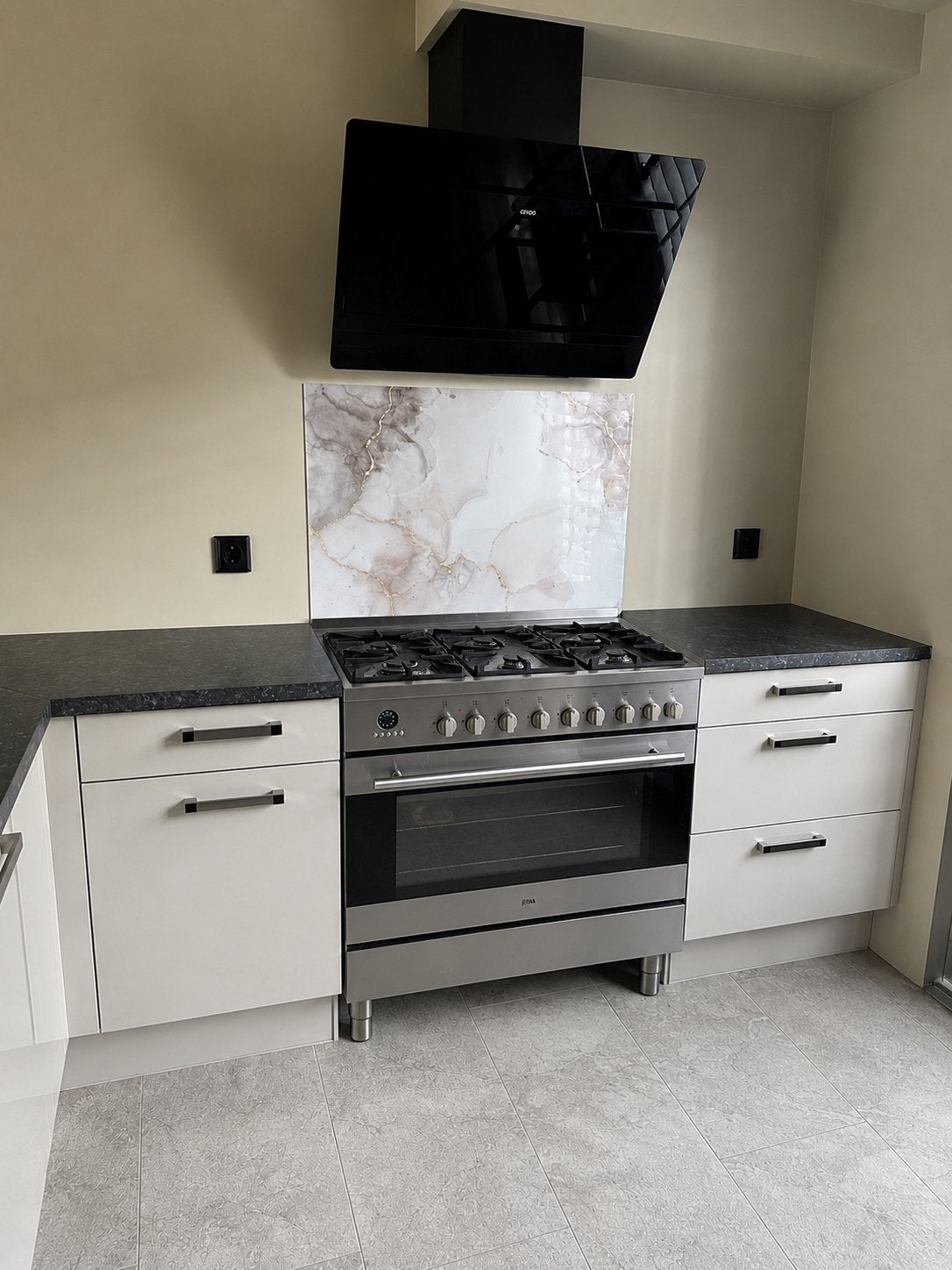 Moderne keuken met barretje, Ophalen, Gebruikt, Hoekkeuken, Graniet of Steen