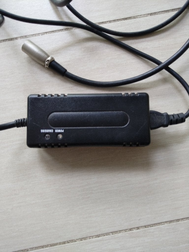 Acculader 24 V 2 A, Met led €20,-, Elektrische fiets, Gebruikt, Diverse, Overige typen