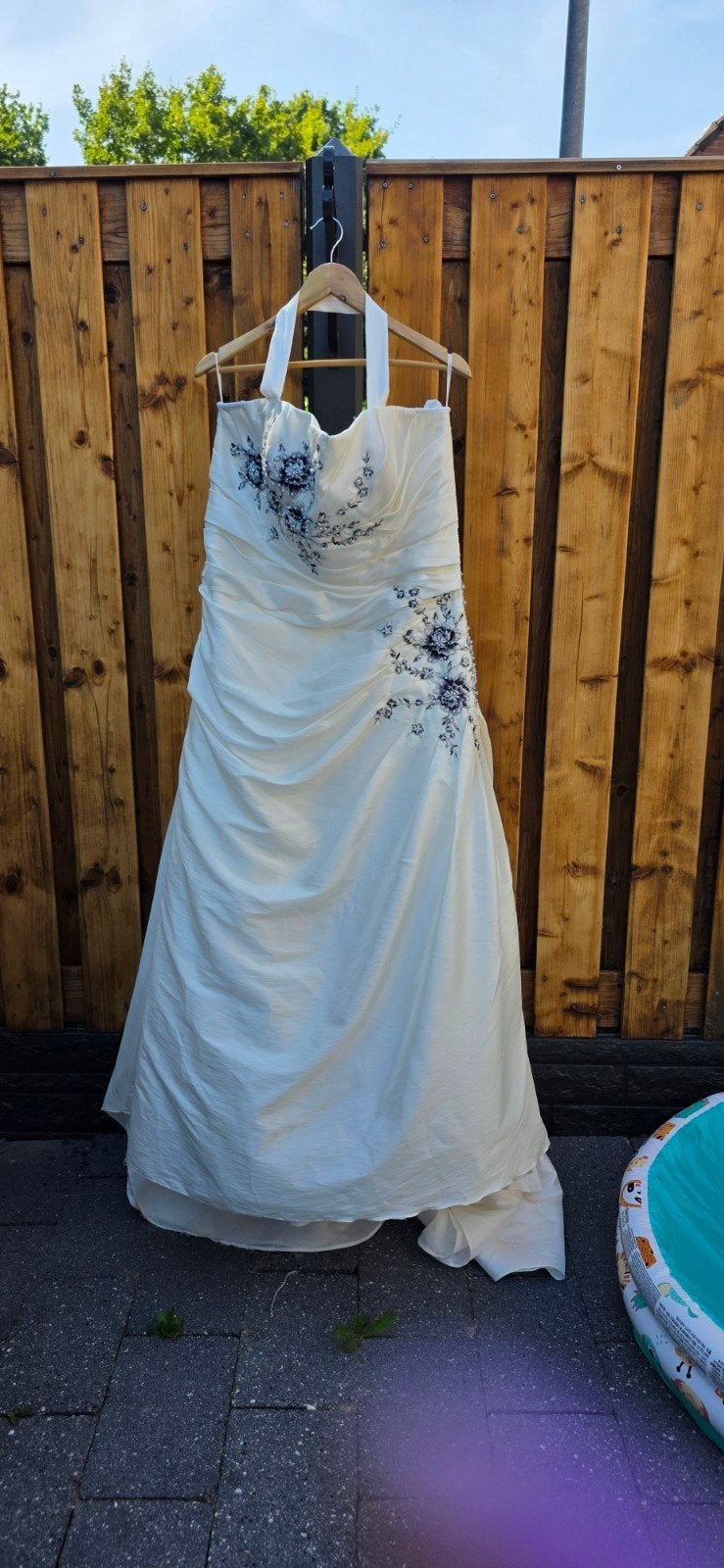Mooie nette trouwjurk, strapless of met halter, maat 40/42, Ophalen of Verzenden, Zo goed als nieuw, Wit, Trouwjurk