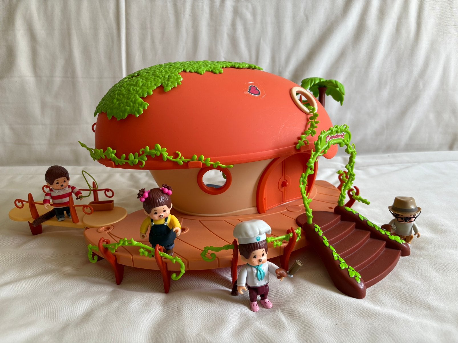 Monchhichi boomhuis incl meubels & poppetjes speelhuis, Ophalen of Verzenden, Zo goed als nieuw, Poppenhuis