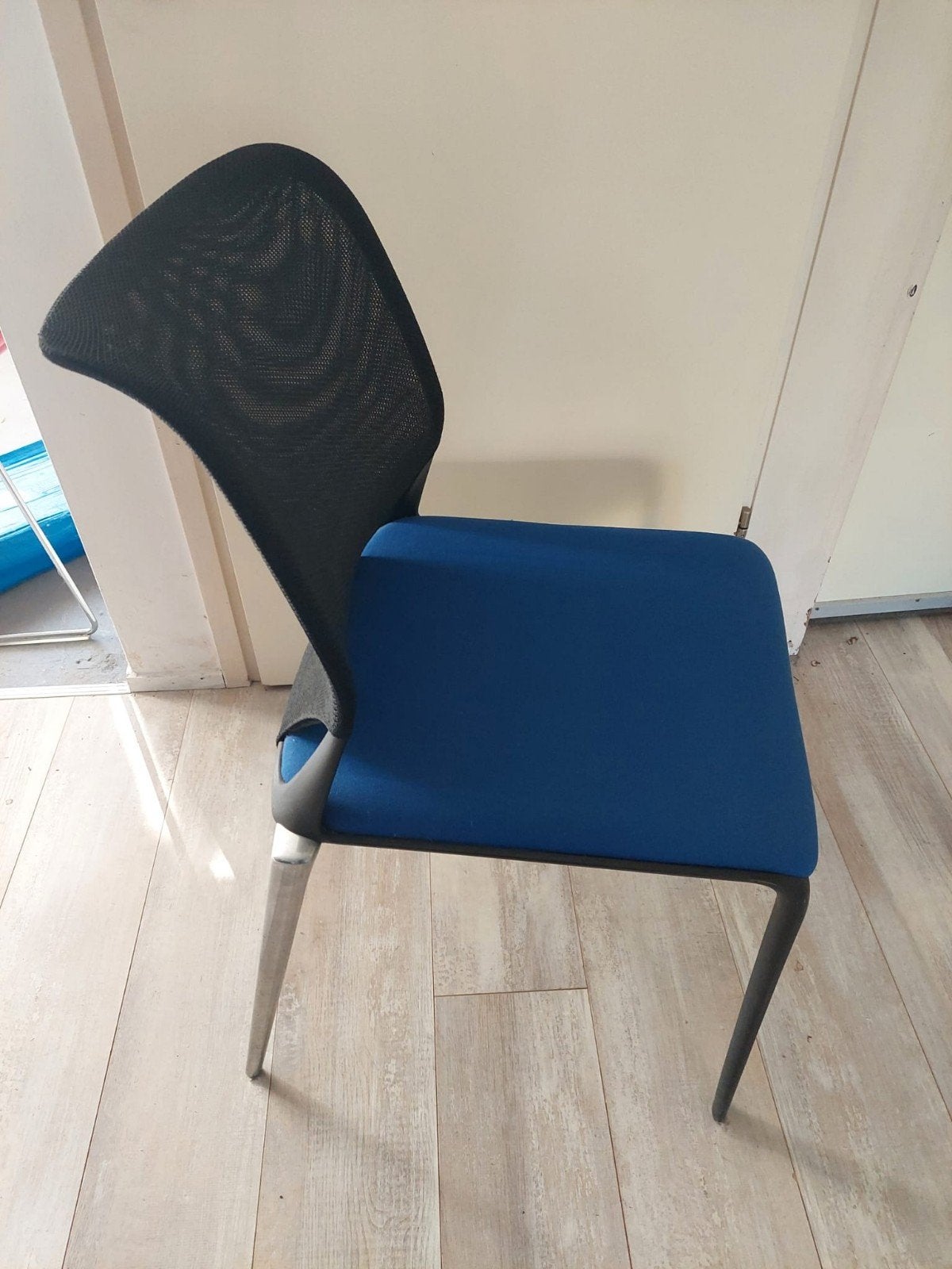 vitra stoel, Ophalen, Zo goed als nieuw, Blauw, Eén