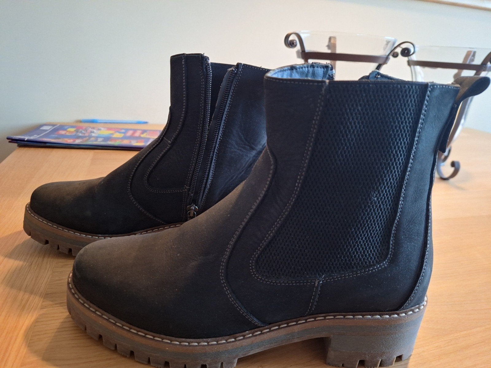 Zwarte enkellaarzen met rits en profielzool merk choizz, Kleding | Dames, Schoenen, Zwart, Choizz, Ophalen of Verzenden, Zo goed als nieuw