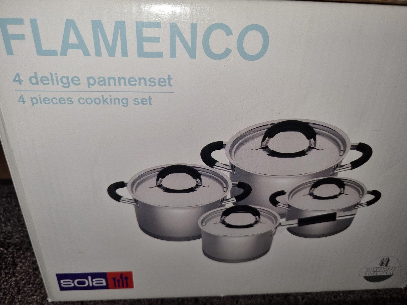 Sola Flamenco 4-delige pannenset RVS - Nieuw in doos, Ophalen, Met deksel, Nieuw, Pannenset