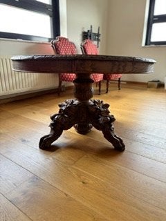 Antieke houten salontafel met gedetailleerd houtsnijwerk, Ophalen