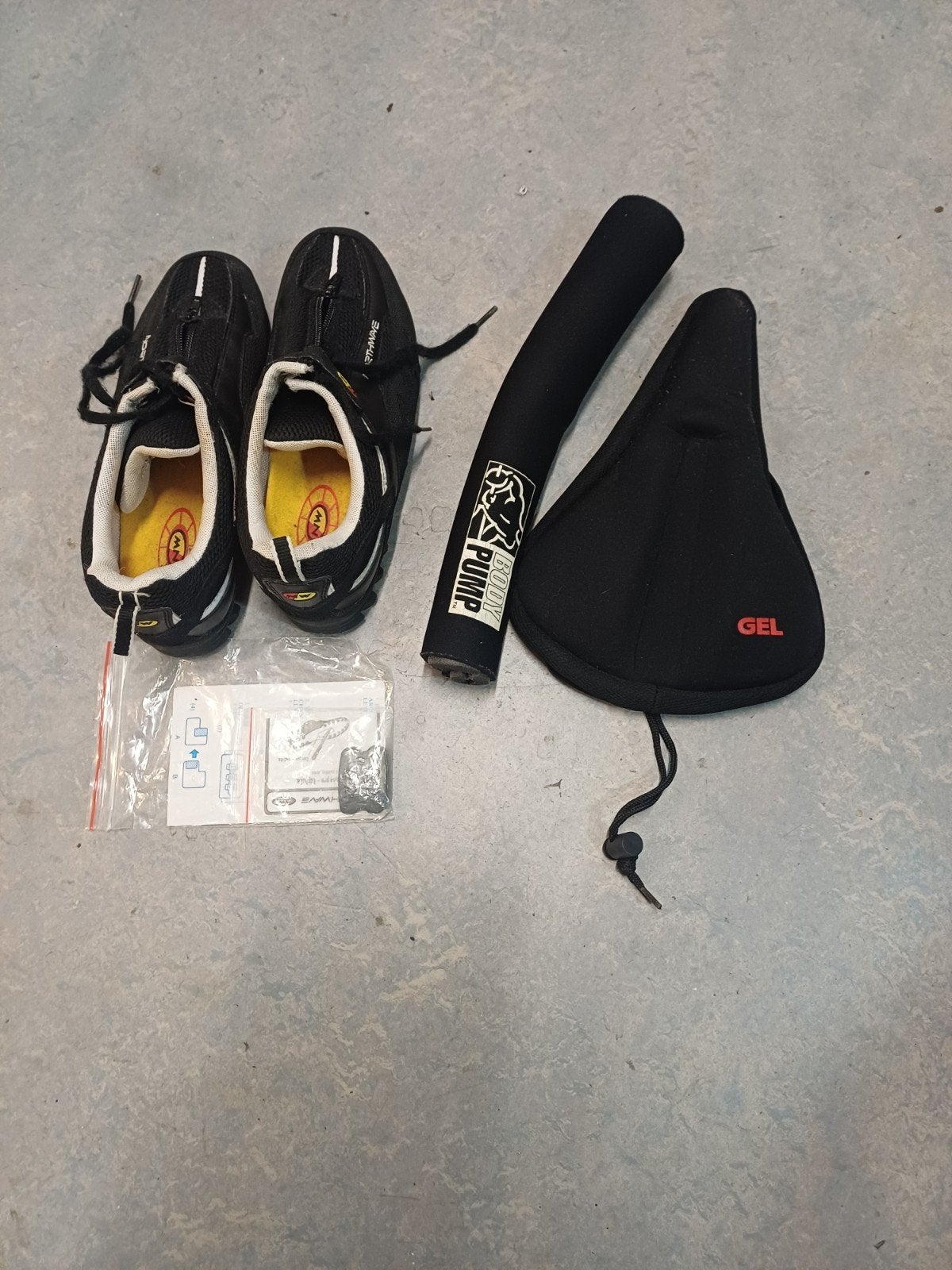 Te koop spinning schoenen en gel zadel, Ophalen