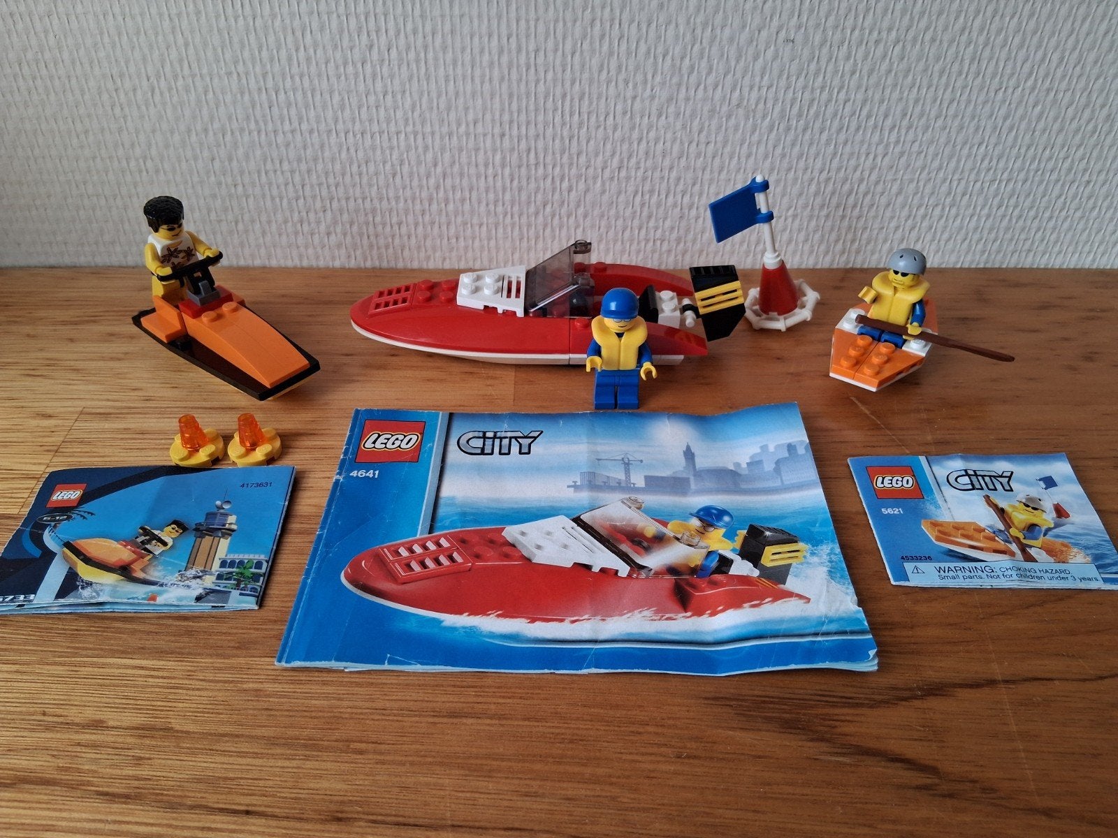 3 sets lego city watersport Compleet met boekjes in doosje, Ophalen of Verzenden, Zo goed als nieuw