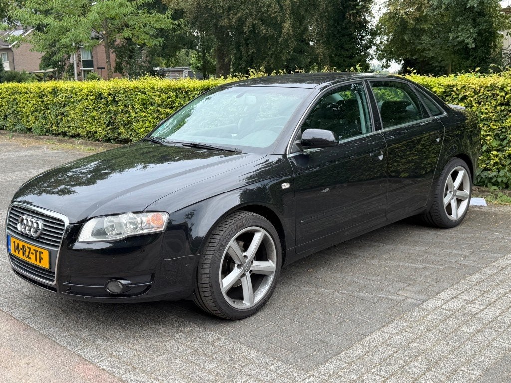 Audi A4 2.0 PRO LINE Export, Auto's, 4 cilinders, A4, Zwart, Origineel Nederlands