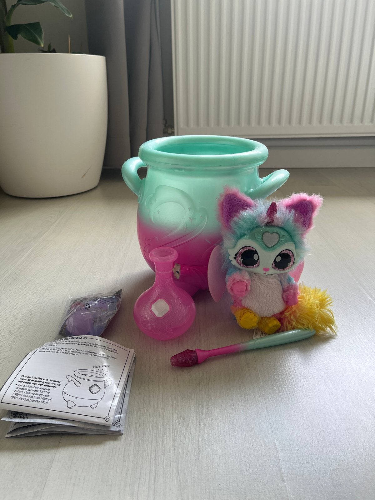 Magic Mixies Magical Misting Cauldron met Mixie Pluche, Ophalen of Verzenden, Zo goed als nieuw, Jongen of Meisje