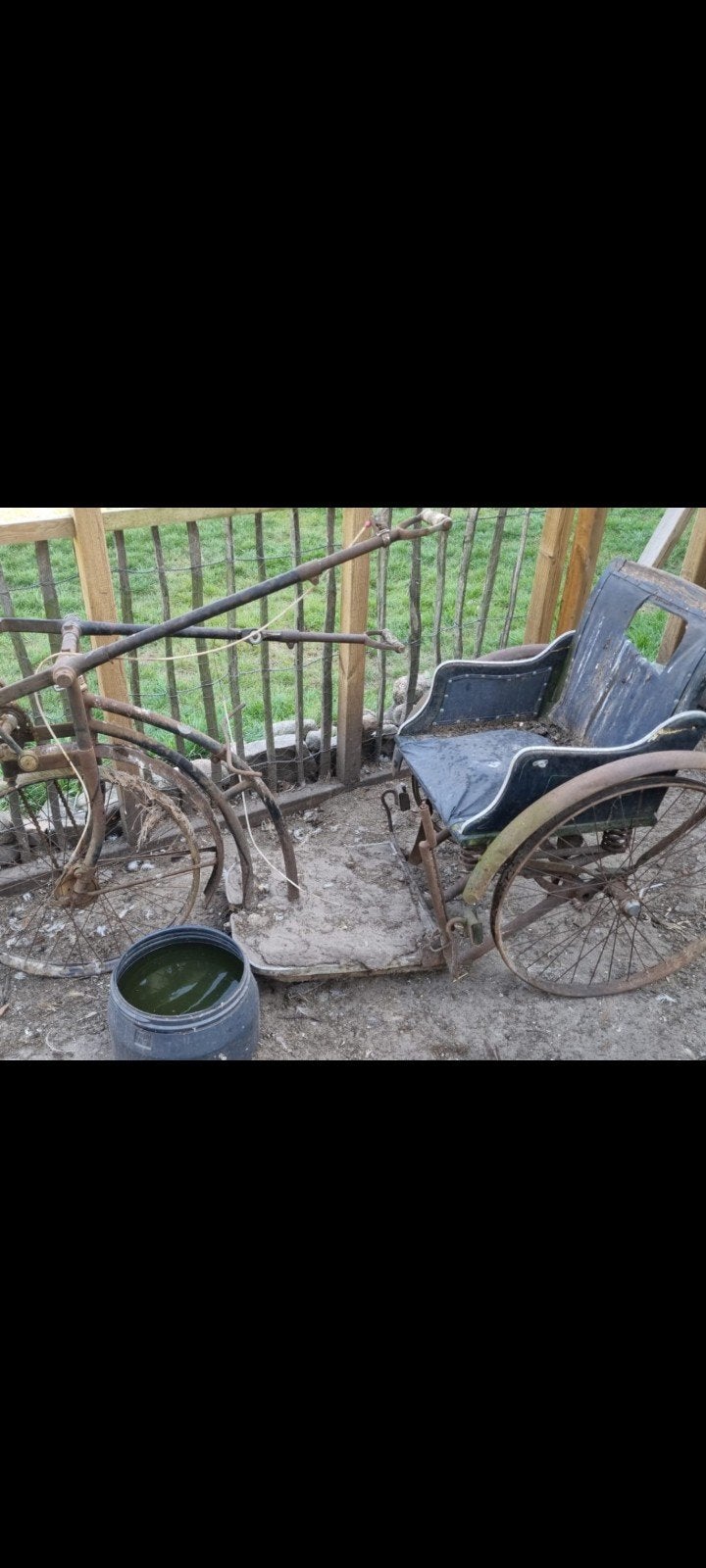 zeer oude invalide fiets, Ophalen