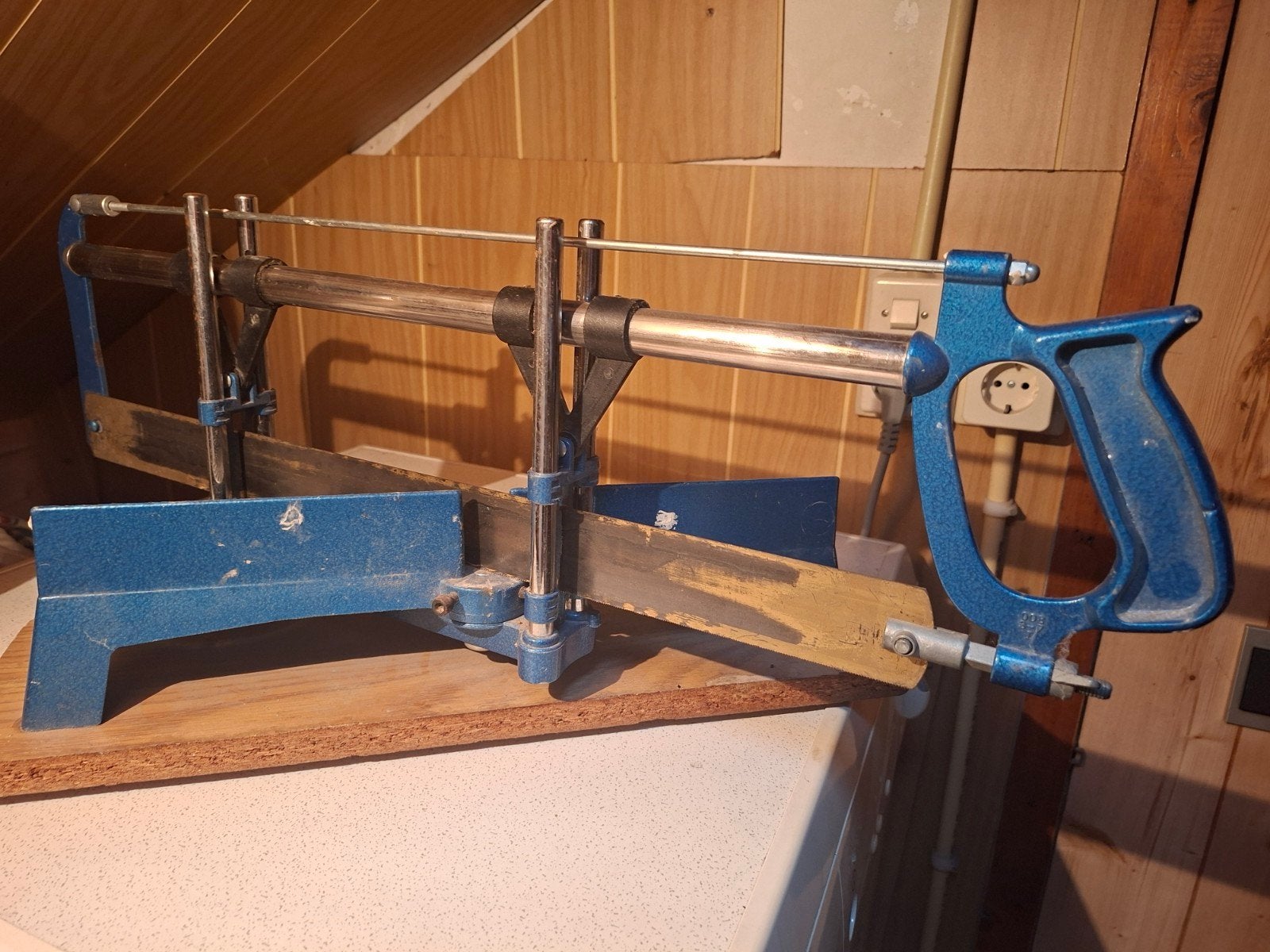 Gebruikte afkortzaag - Handig voor diverse zaagklussen, Doe-het-zelf en Verbouw, Gebruikt, Ophalen of Verzenden, Afkortzaag, 30 tot 70 mm