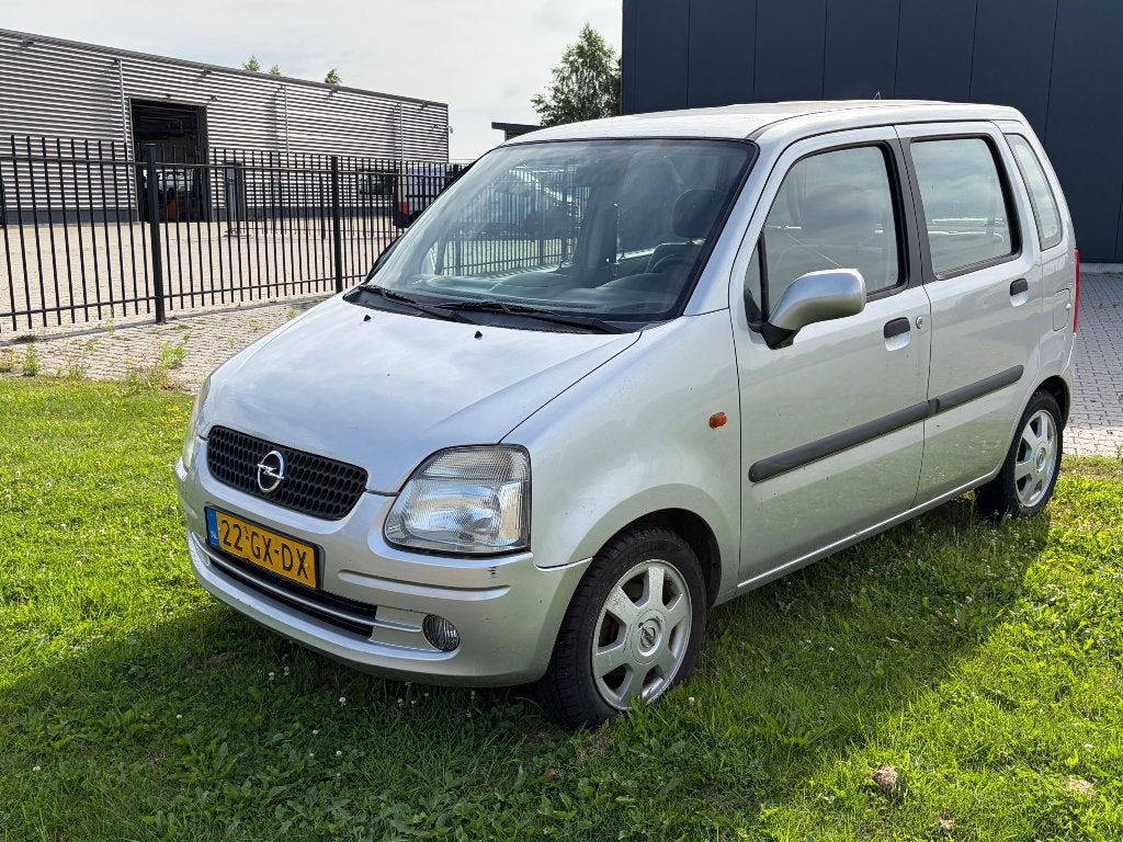 Opel Agila 1.2 I 16V 2001 Grijs, Auto's, Voorwielaandrijving, 15 km/l, 74 pk, 31 €/maand